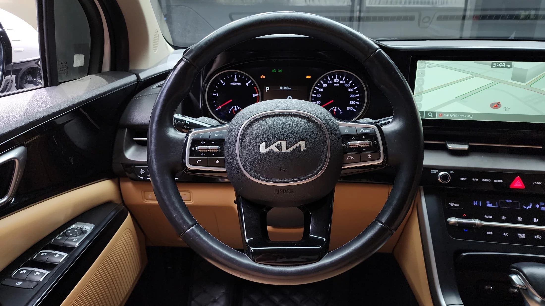 Kia Carnival 9-Seater Prestige, 2021 г. 158382 км. — фото 14