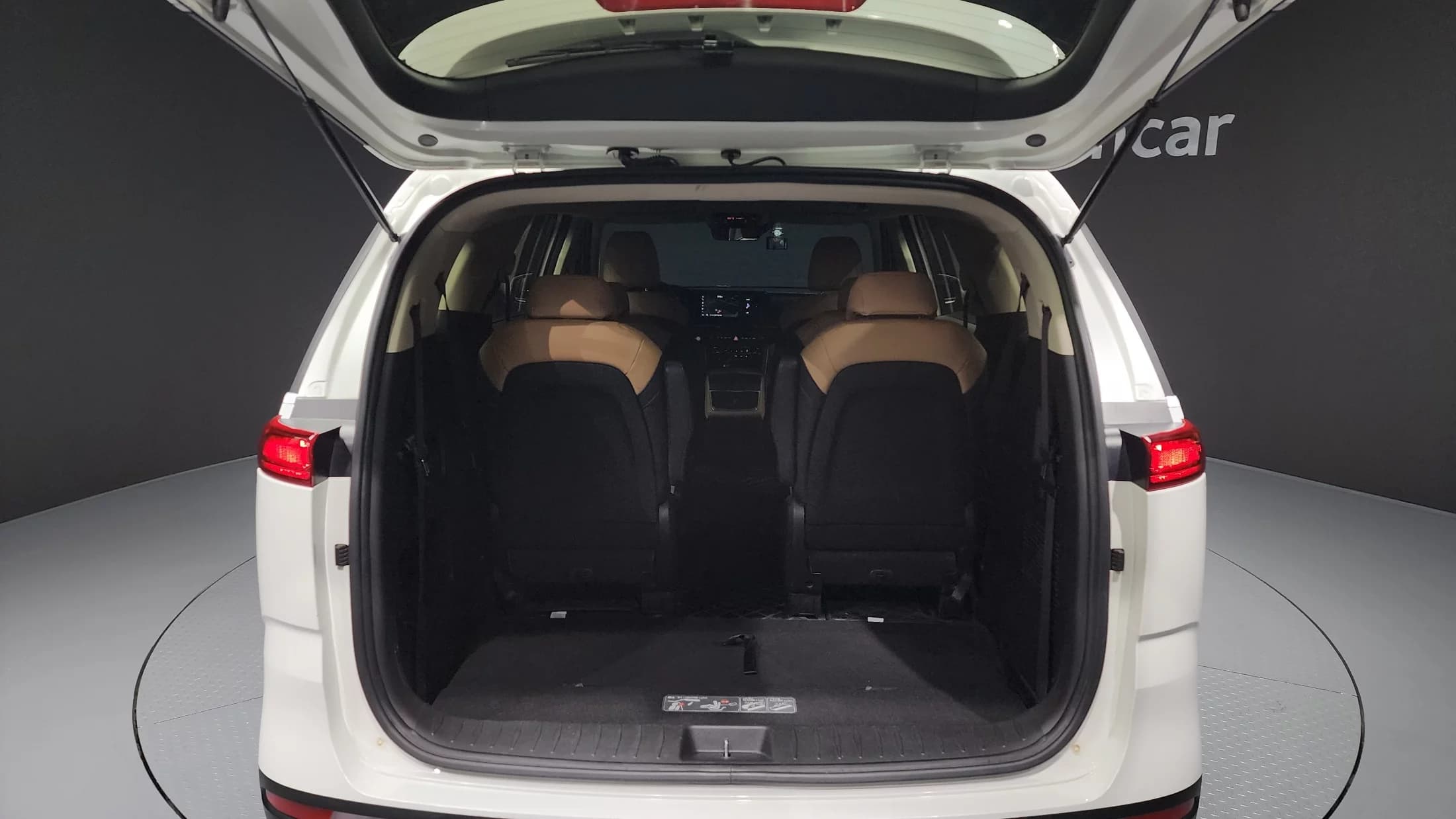 Kia Carnival 9-Seater Prestige, 2021 г. 158382 км. — фото 20