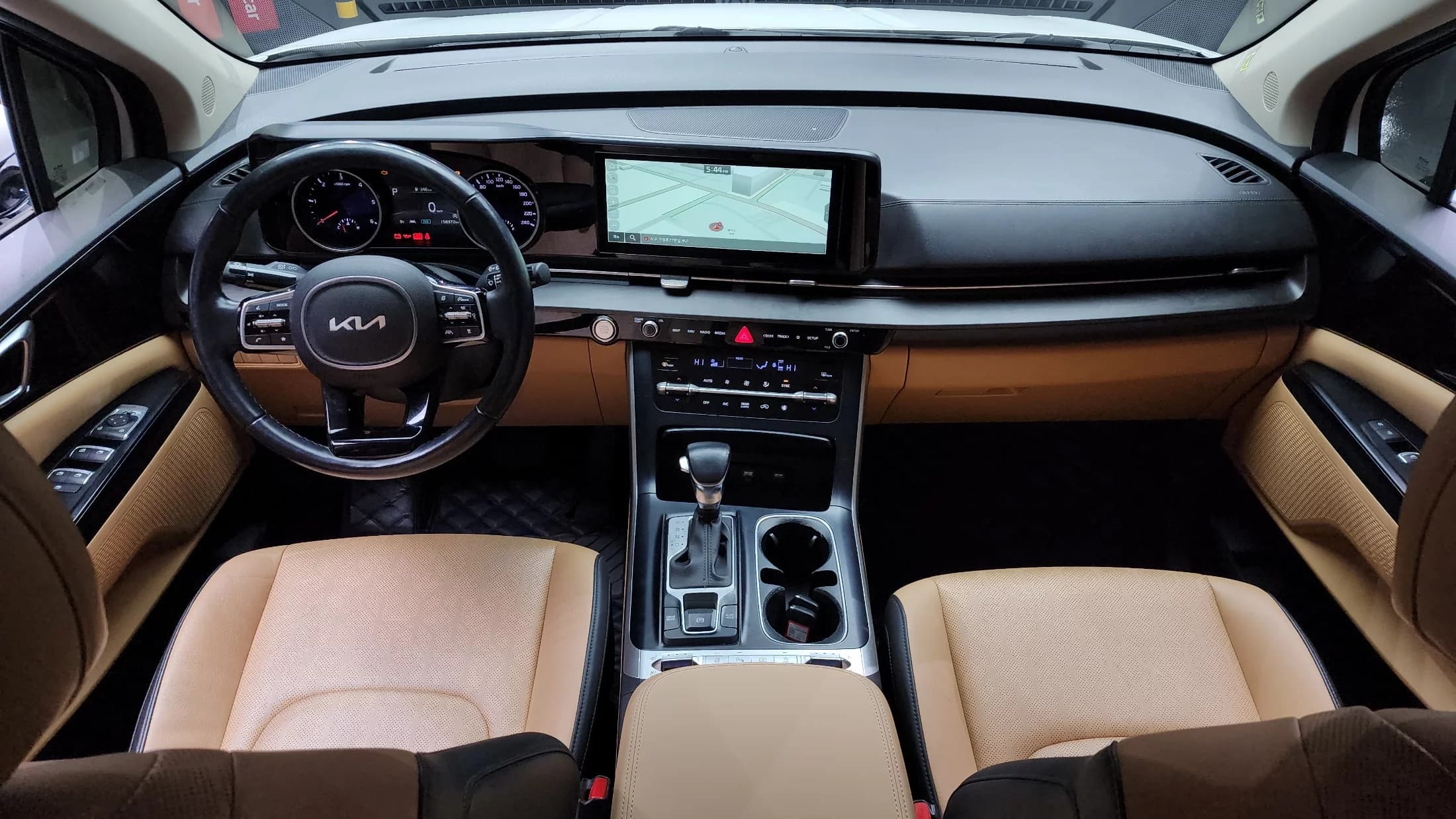 Kia Carnival 9-Seater Prestige, 2021 г. 158382 км. — фото 7