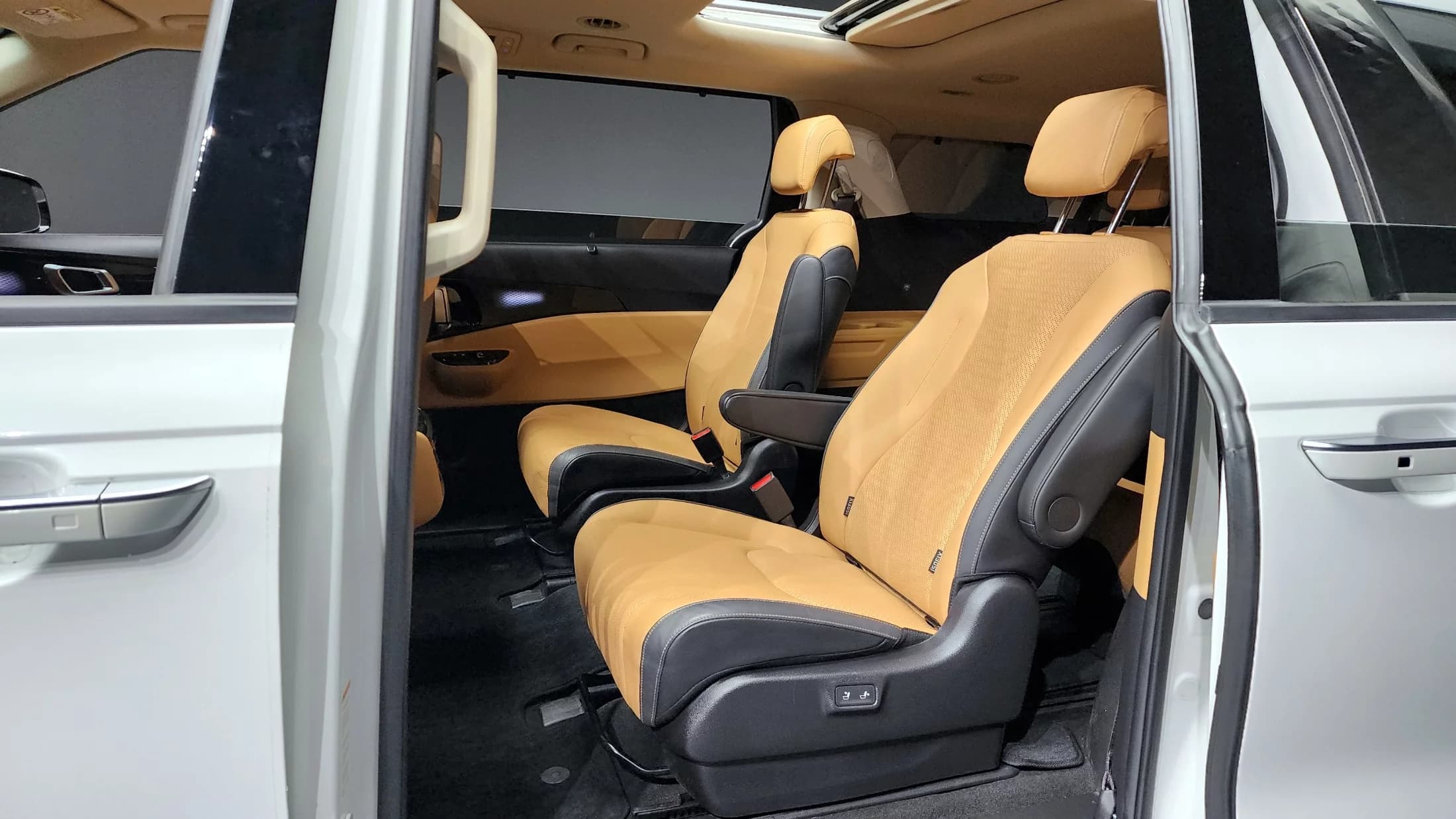 Kia Carnival 9-Seater Signature, 2022 г. 56896 км. — фото 12