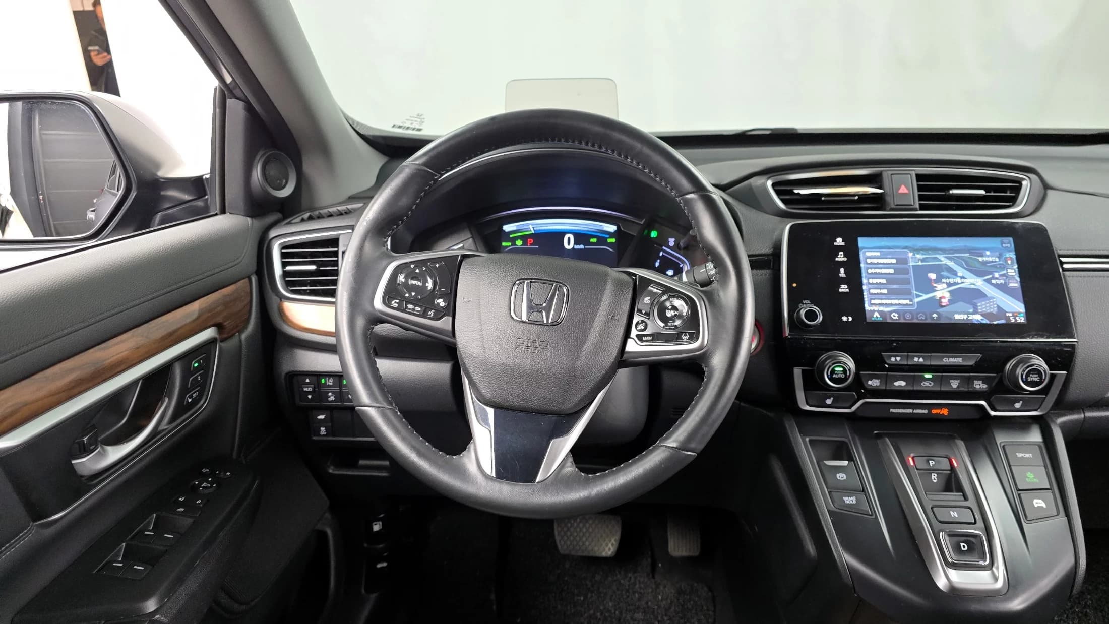 Honda CR-V 2.0 Hybrid Touring 4WD, гибрид, 2022 г. 67438 км. — фото 13