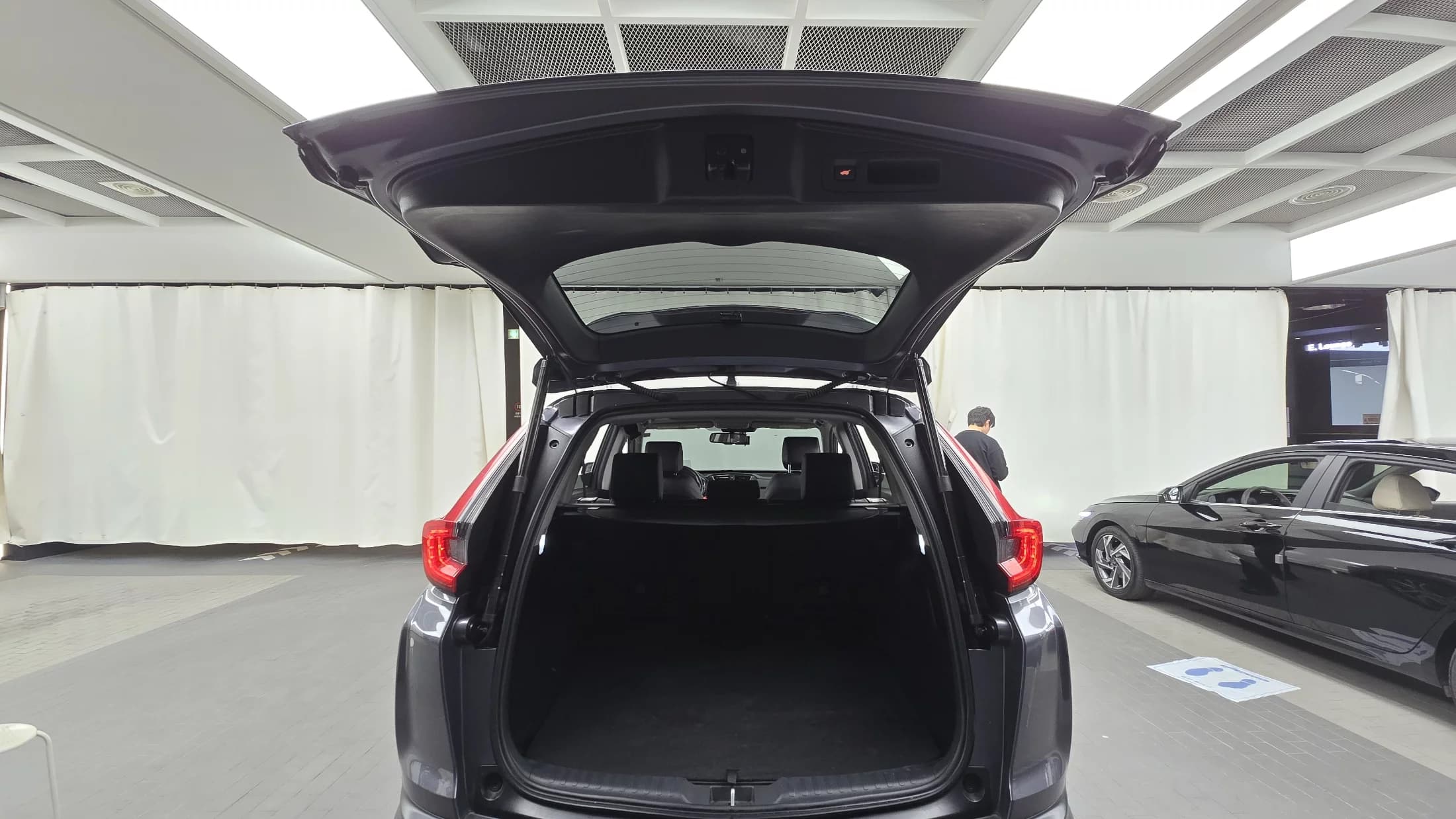 Honda CR-V 2.0 Hybrid Touring 4WD, гибрид, 2022 г. 67438 км. — фото 20