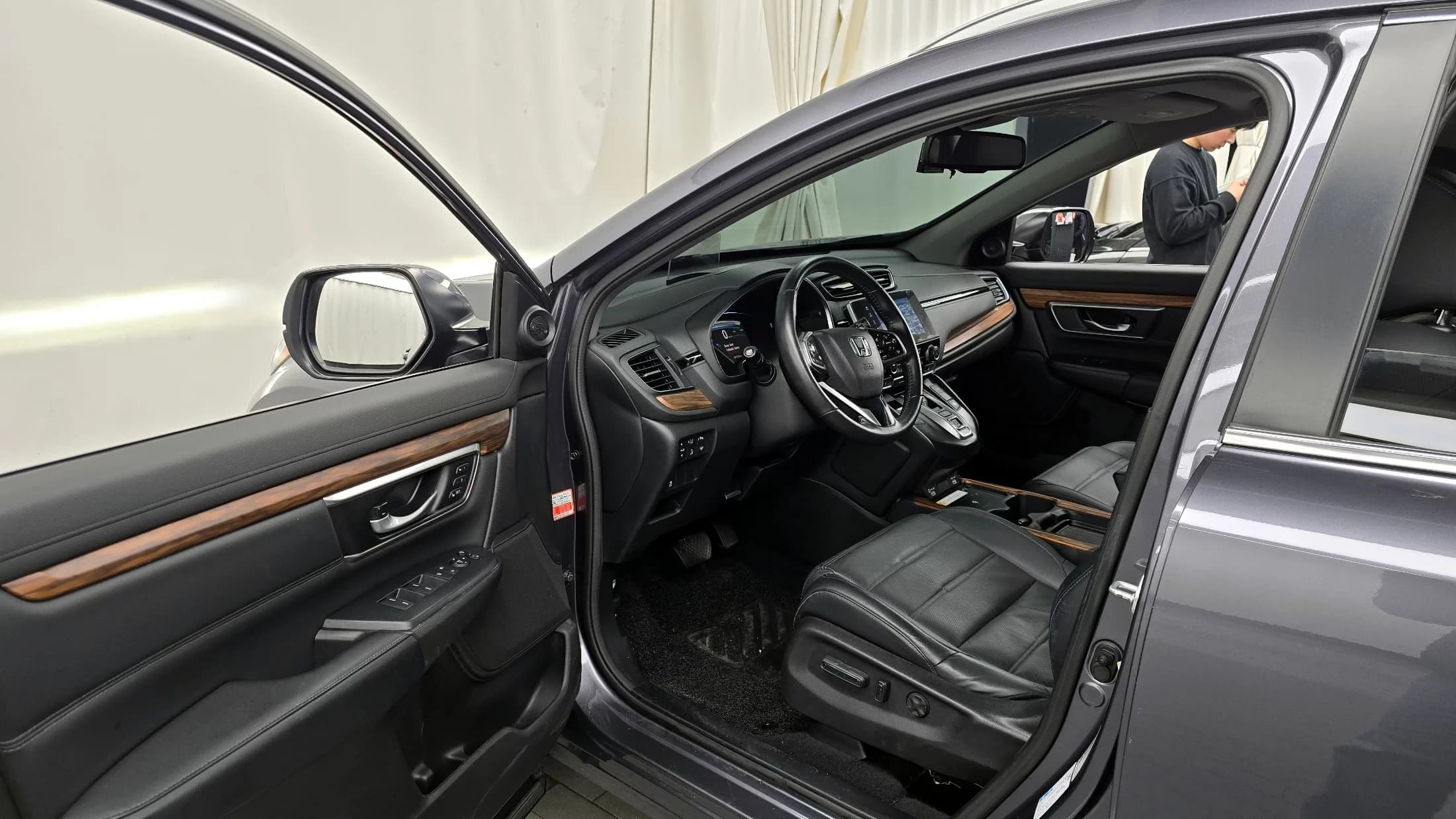Honda CR-V 2.0 Hybrid Touring 4WD, гибрид, 2022 г. 67438 км. — фото 10