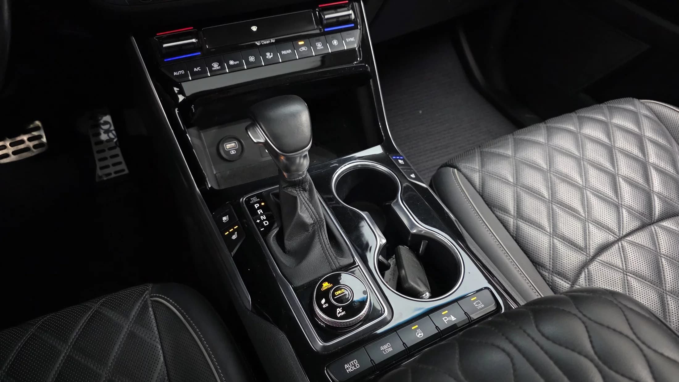 Kia Mohave Diesel 3.0 4WD 6-Seater Masters, 2021 г. 47179 км. — фото 9