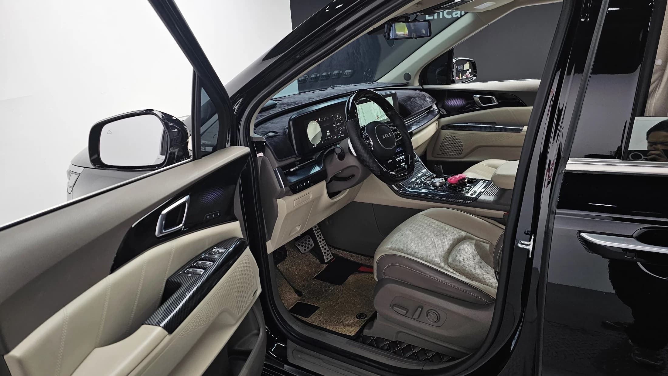 Kia Carnival 7-Seater Hi-Limousine Signature, 2021 г. 51277 км. — фото 11