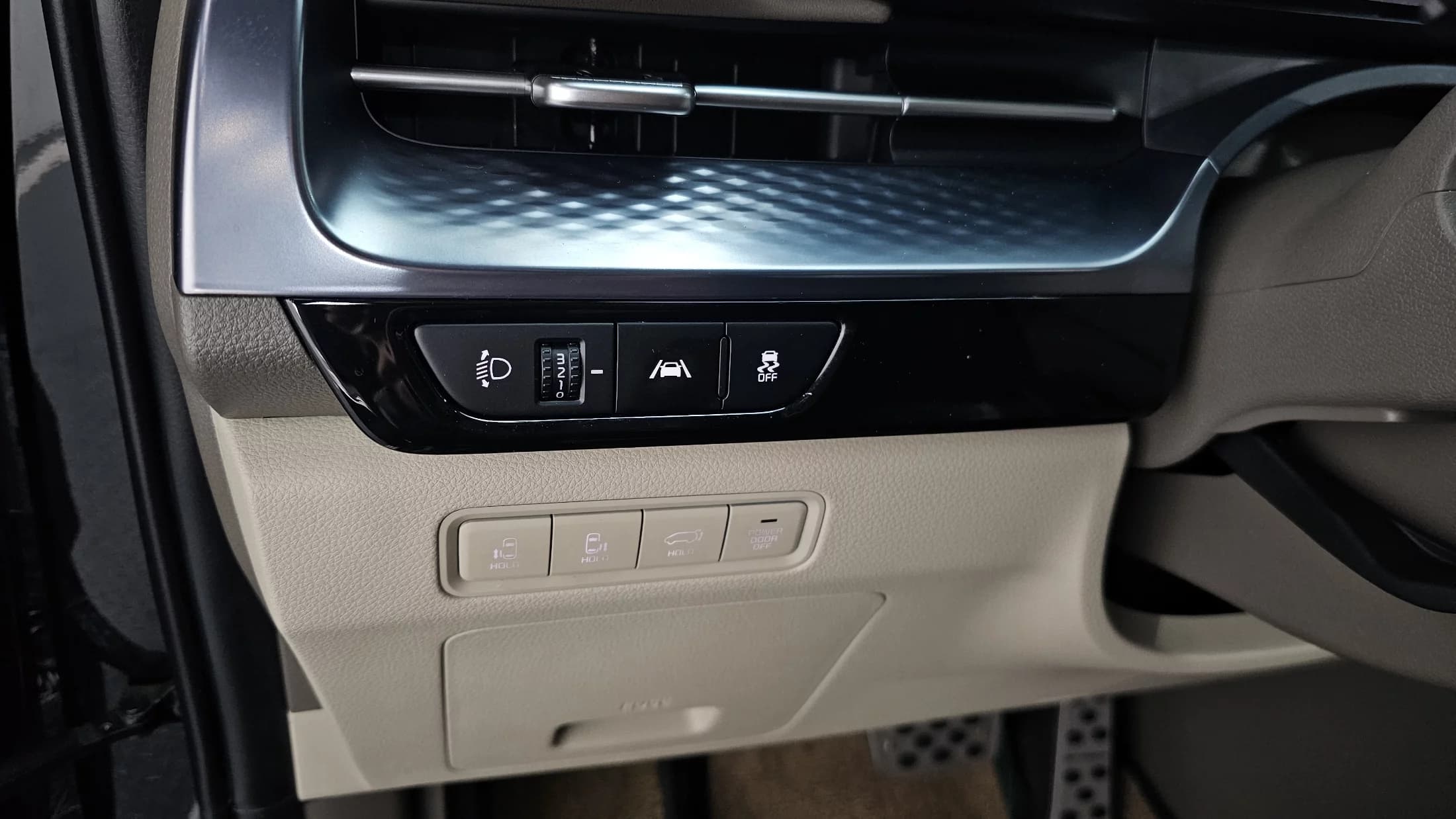 Kia Carnival 7-Seater Hi-Limousine Signature, 2021 г. 51277 км. — фото 17