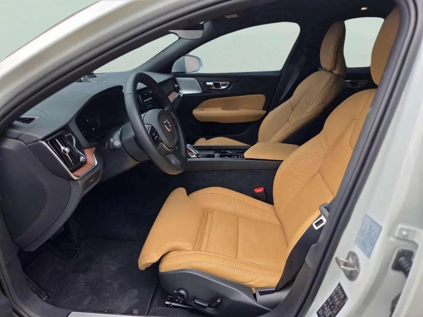 Volvo V60 B5 Ultra AWD, 2025 г. 6712 км. — фото 14