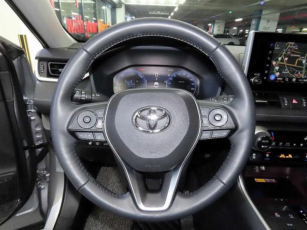 Toyota RAV4 2,5 4WD Hybrid LTD, гибрид, 2025 г. 12515 км. — фото 8