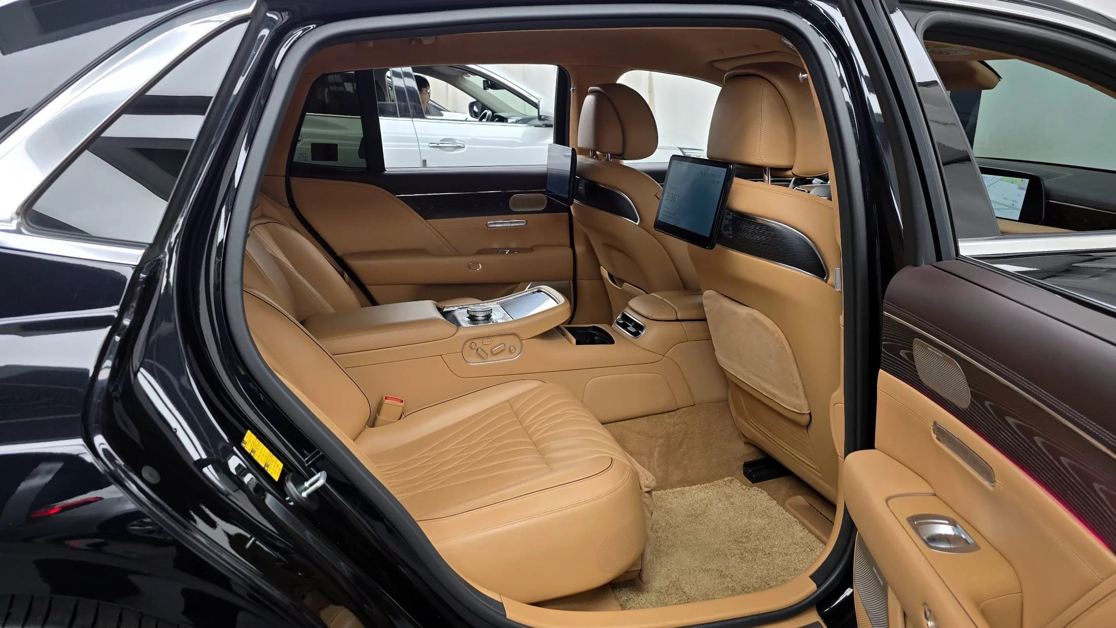 Genesis G90 Gasoline 3.5 Turbo AWD, 2022 г. 77106 км. — фото 12