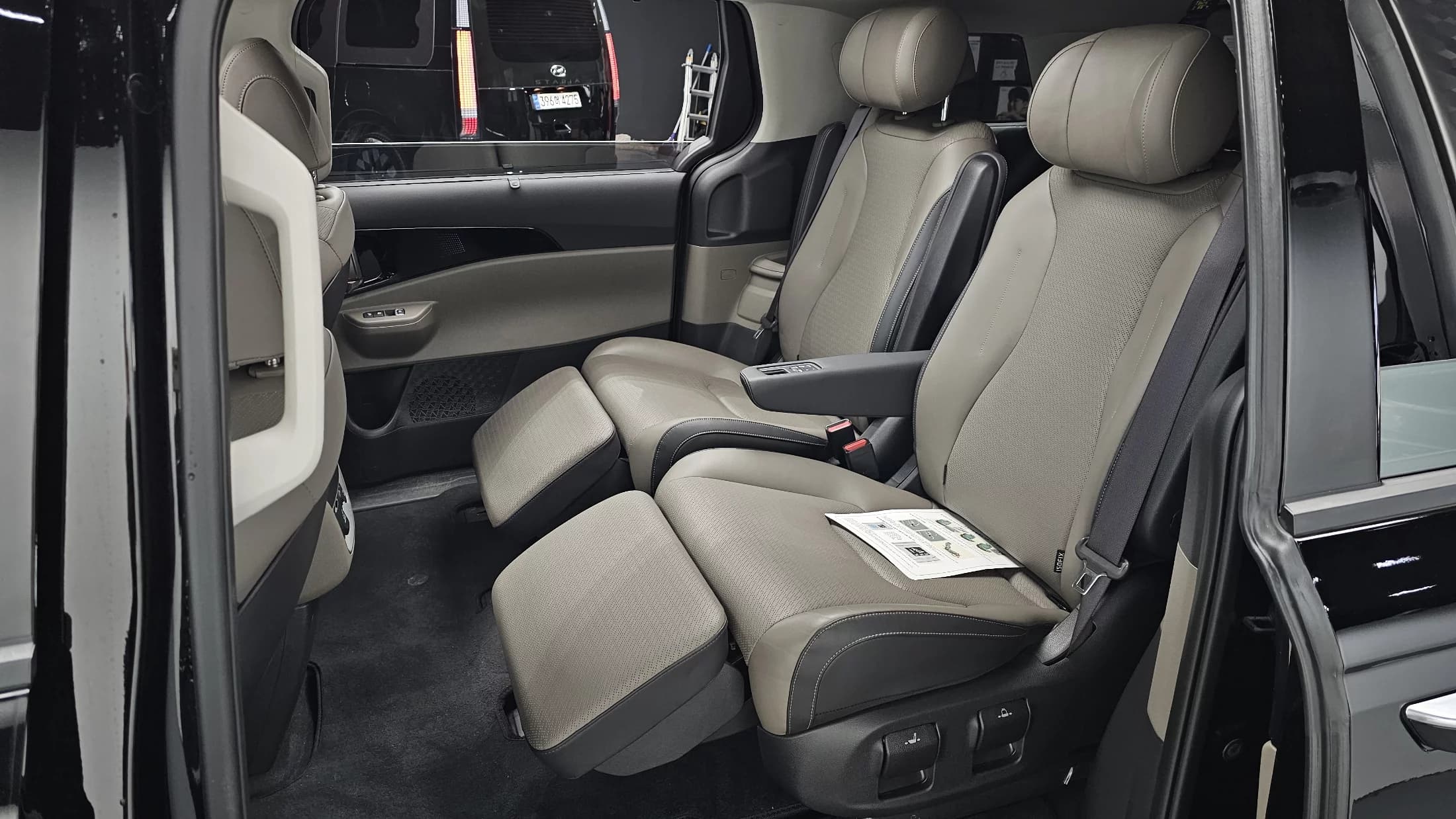 Kia Carnival Gasoline 7-Seater Gravity, 2023 г. 38952 км. — фото 12
