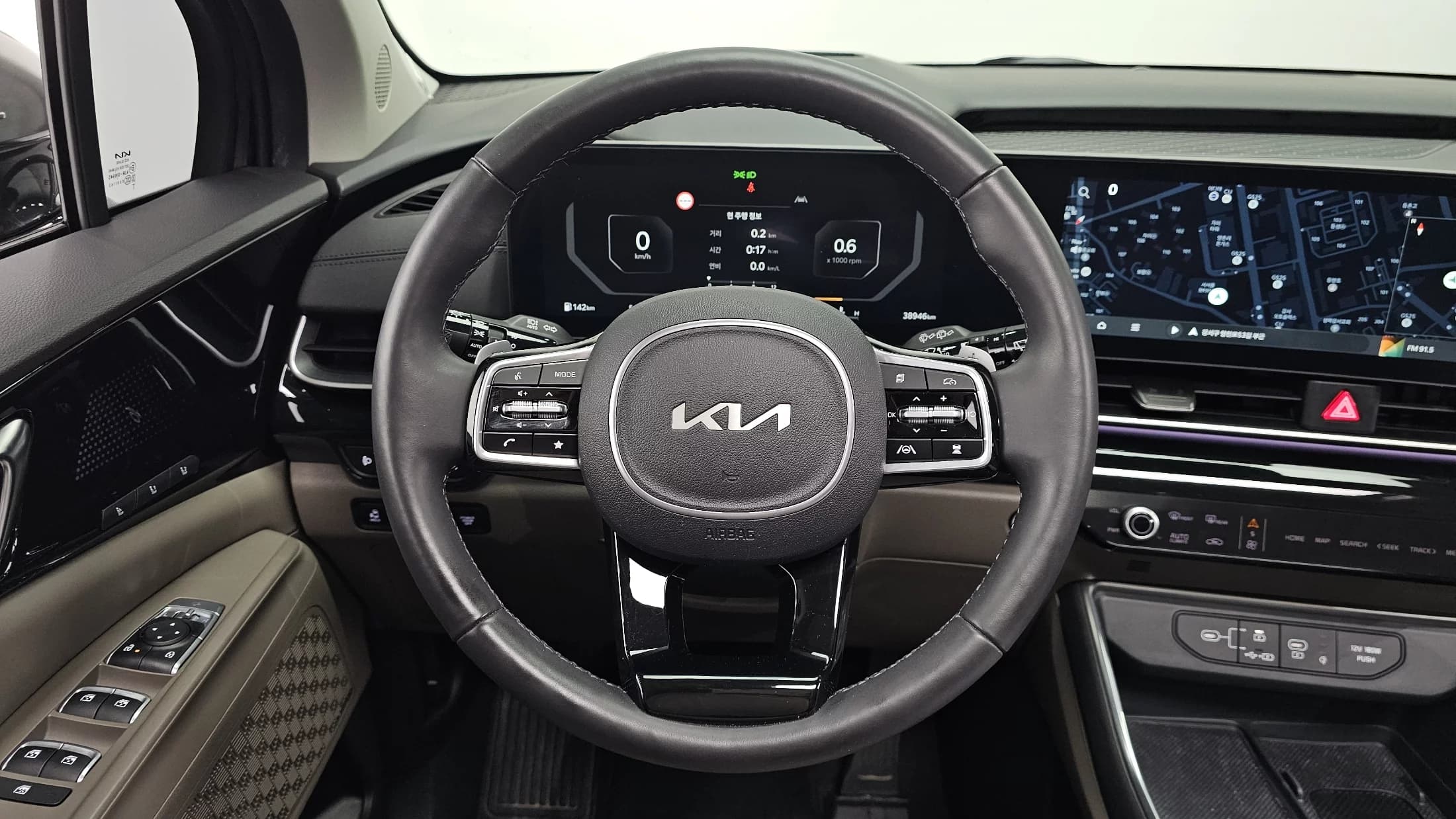 Kia Carnival Gasoline 7-Seater Gravity, 2023 г. 38952 км. — фото 13