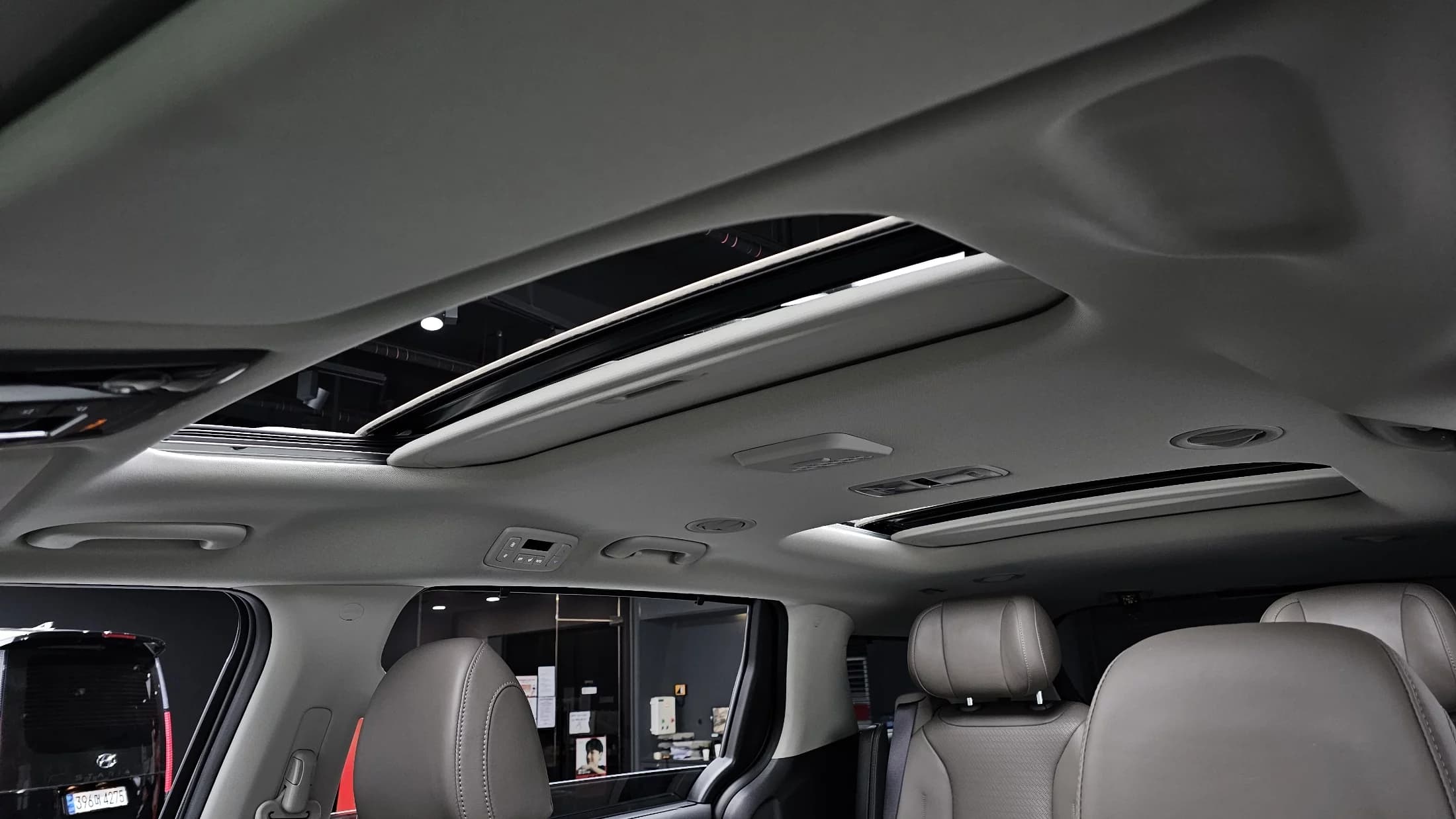 Kia Carnival Gasoline 7-Seater Gravity, 2023 г. 38952 км. — фото 16