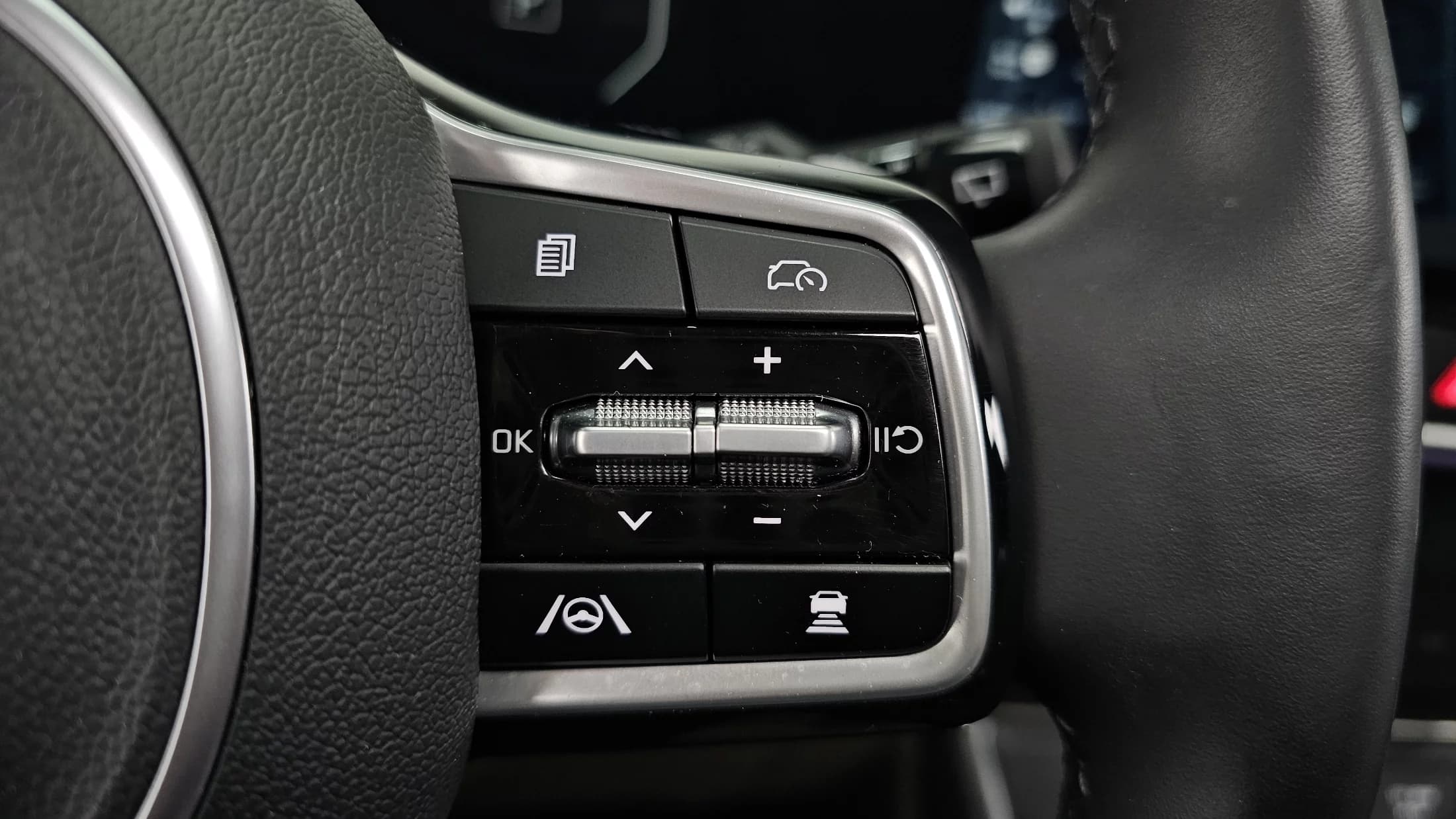 Kia Carnival Gasoline 7-Seater Gravity, 2023 г. 38952 км. — фото 18