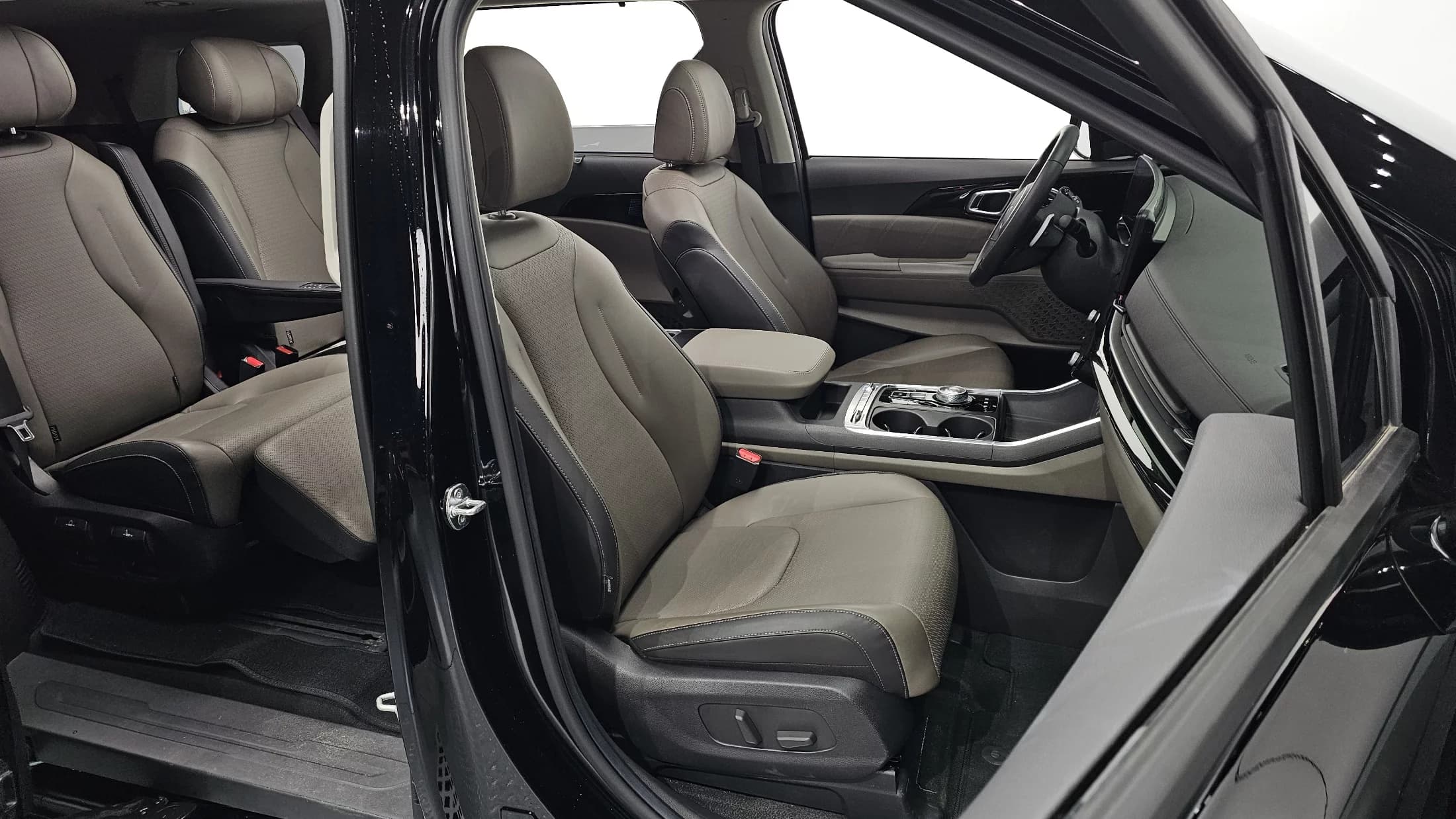 Kia Carnival Gasoline 7-Seater Gravity, 2023 г. 38952 км. — фото 10