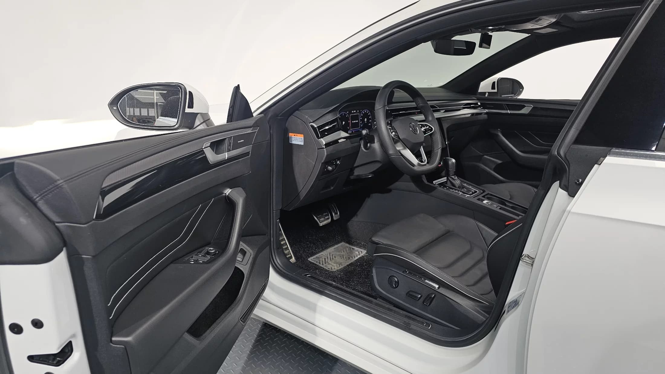 Volkswagen ARTEON 2.0 TDI R-LIINE 4Motion, 2022 г. 32742 км. — фото 19