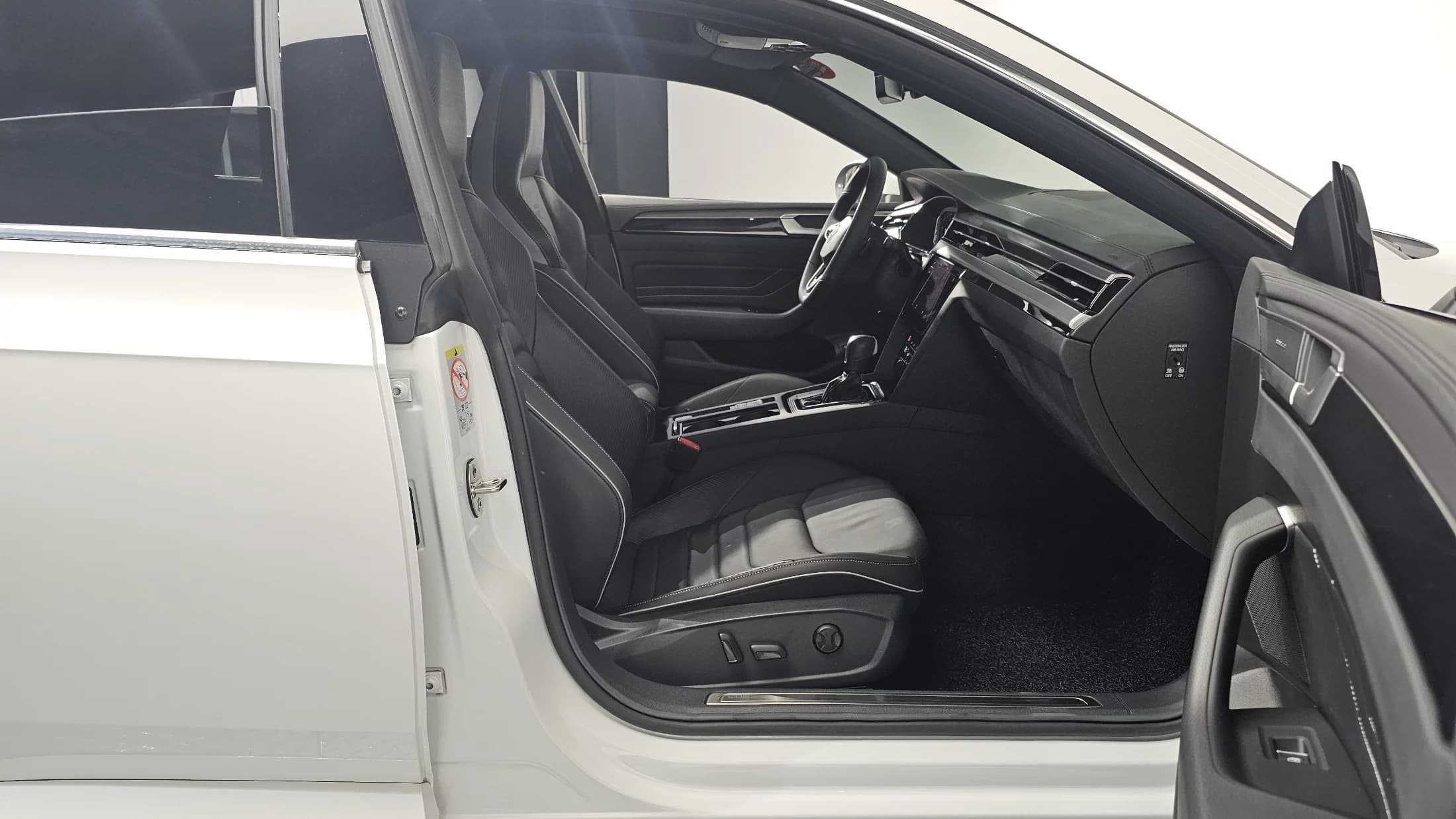 Volkswagen ARTEON 2.0 TDI R-LIINE 4Motion, 2022 г. 32742 км. — фото 22
