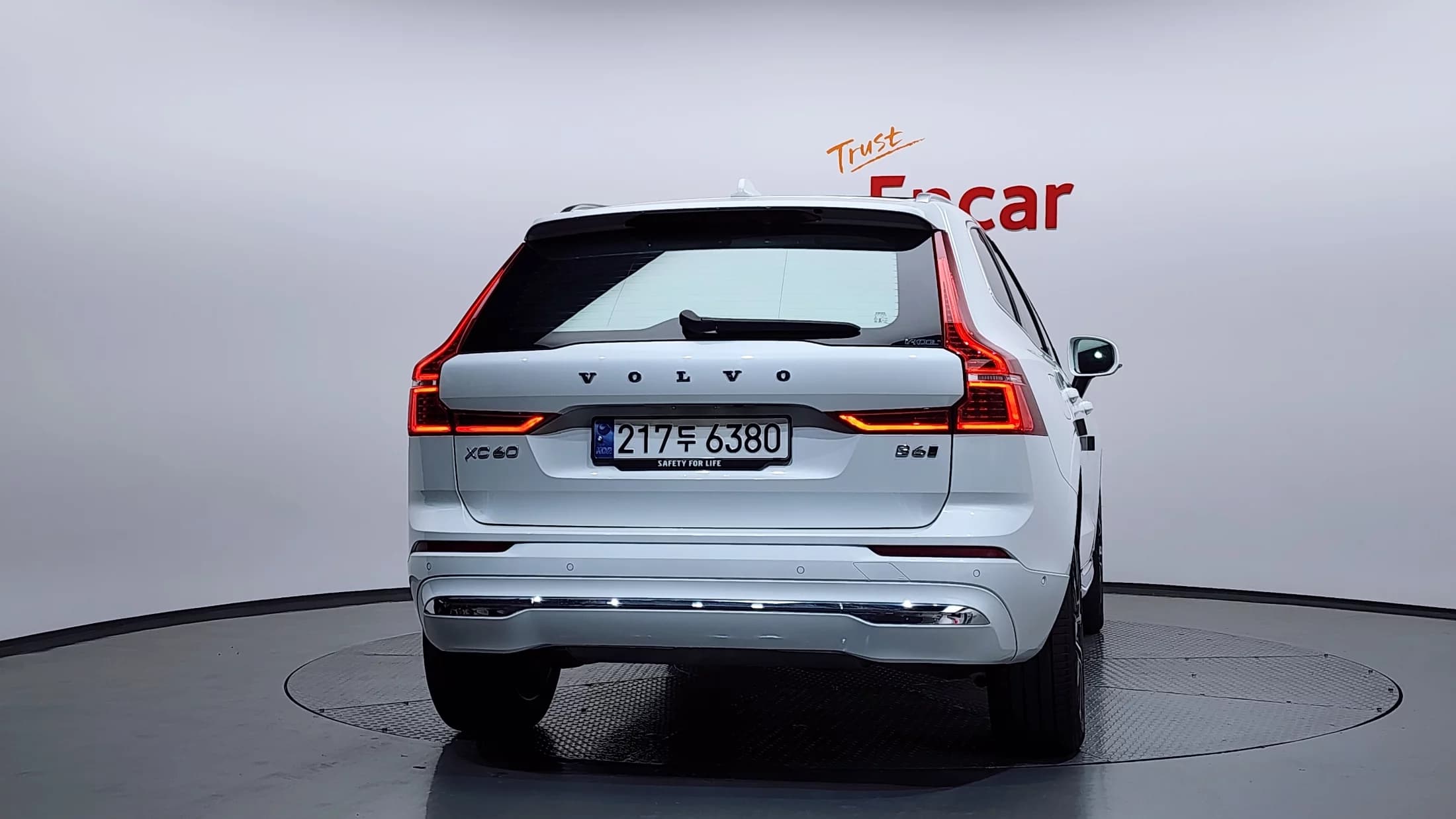 Volvo XC60 B6 Ultimate Bright, 2024 г. 61747 км. — фото 4