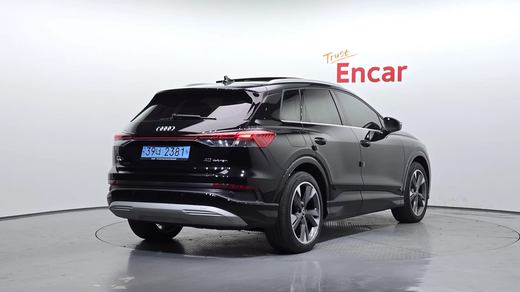 Audi Q4 e-tron 40, электромобиль, 2022 г. 71322 км. — фото 2