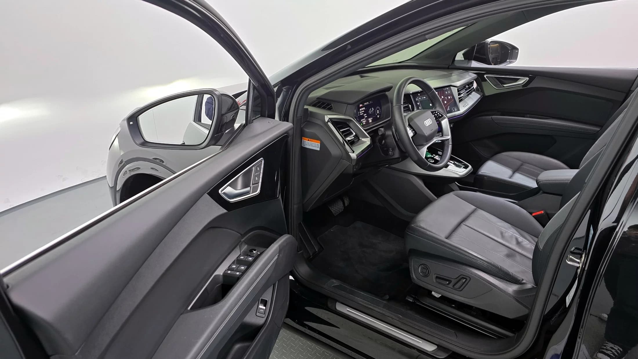 Audi Q4 e-tron 40, электромобиль, 2022 г. 71322 км. — фото 10