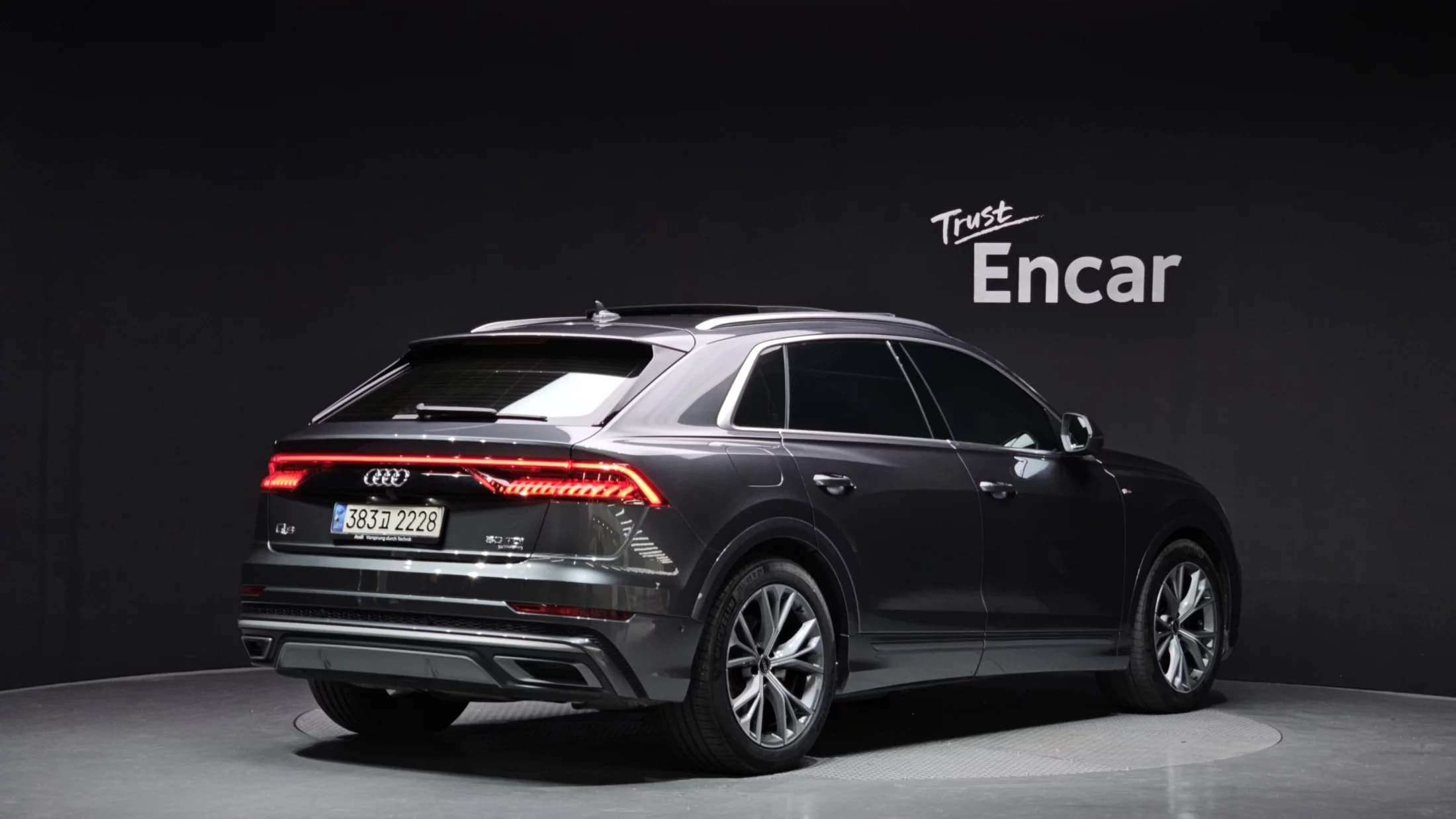 Audi Q8 50 TDI Quattro Premium, 2021 г. 42813 км. — фото 2