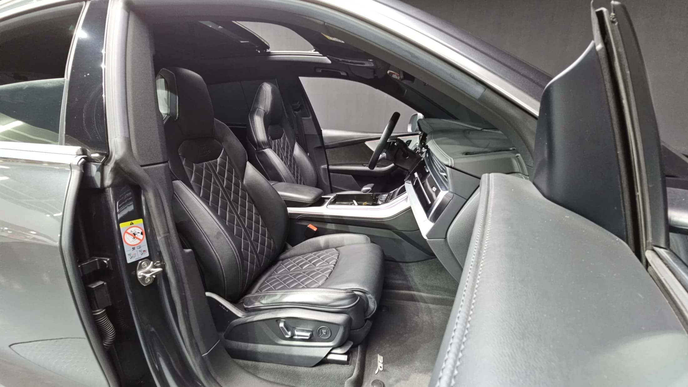 Audi Q8 50 TDI Quattro Premium, 2021 г. 42813 км. — фото 11