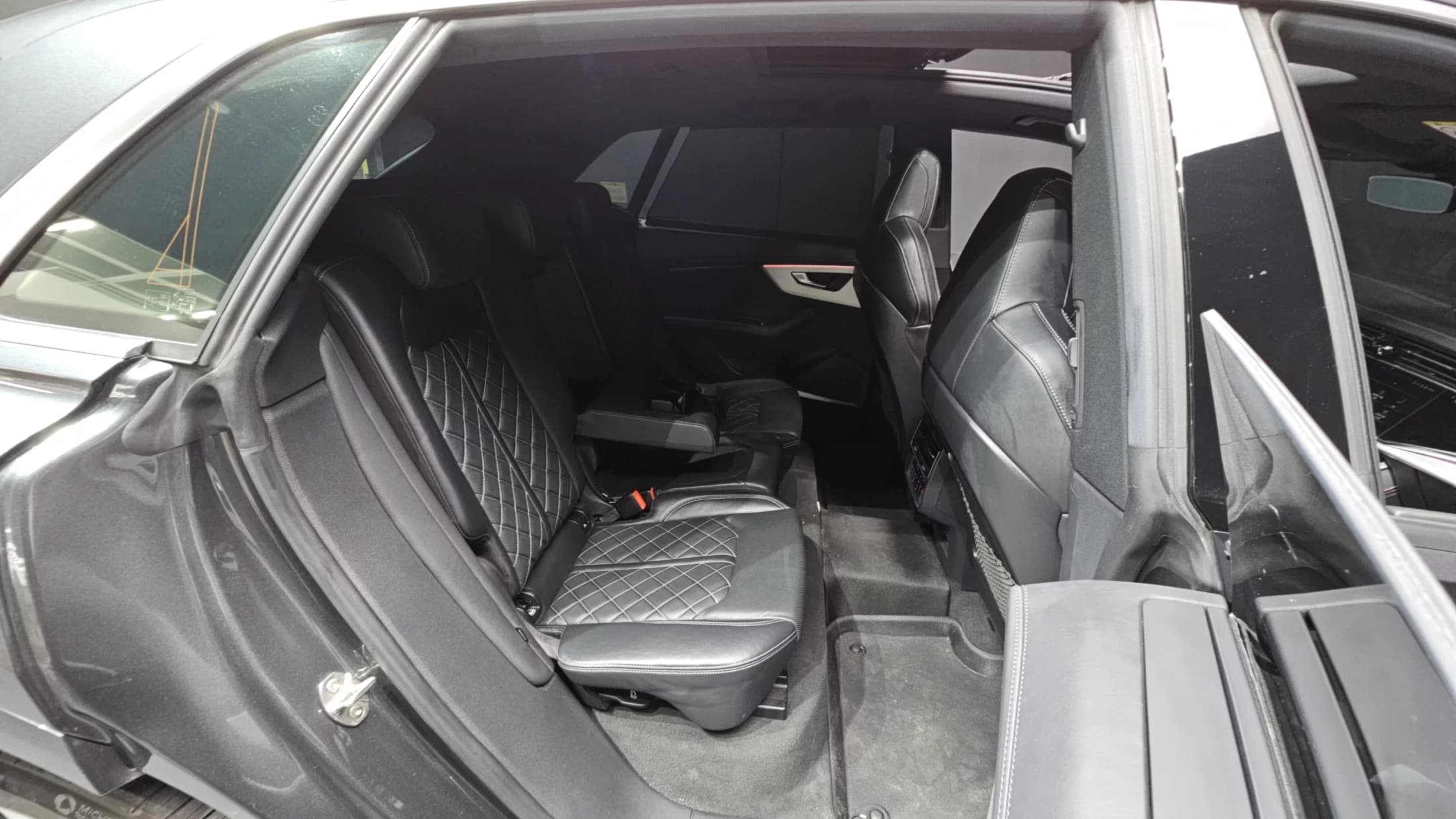 Audi Q8 50 TDI Quattro Premium, 2021 г. 42813 км. — фото 12
