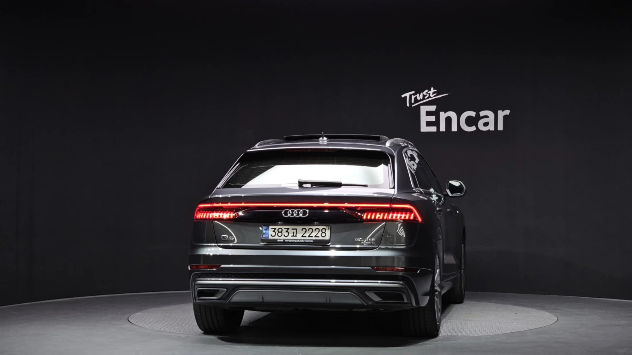 Audi Q8 50 TDI Quattro Premium, 2021 г. 42813 км. — фото 4