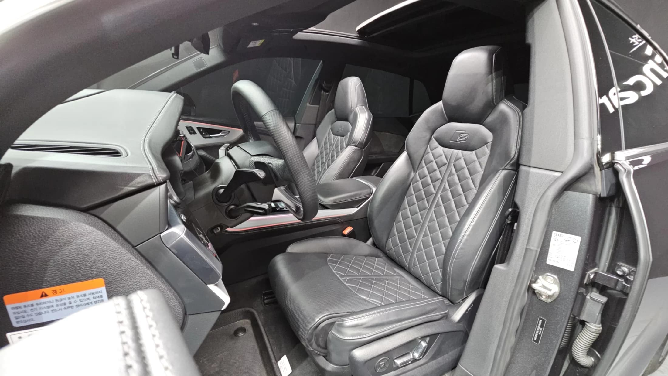 Audi Q8 50 TDI Quattro Premium, 2021 г. 42813 км. — фото 10