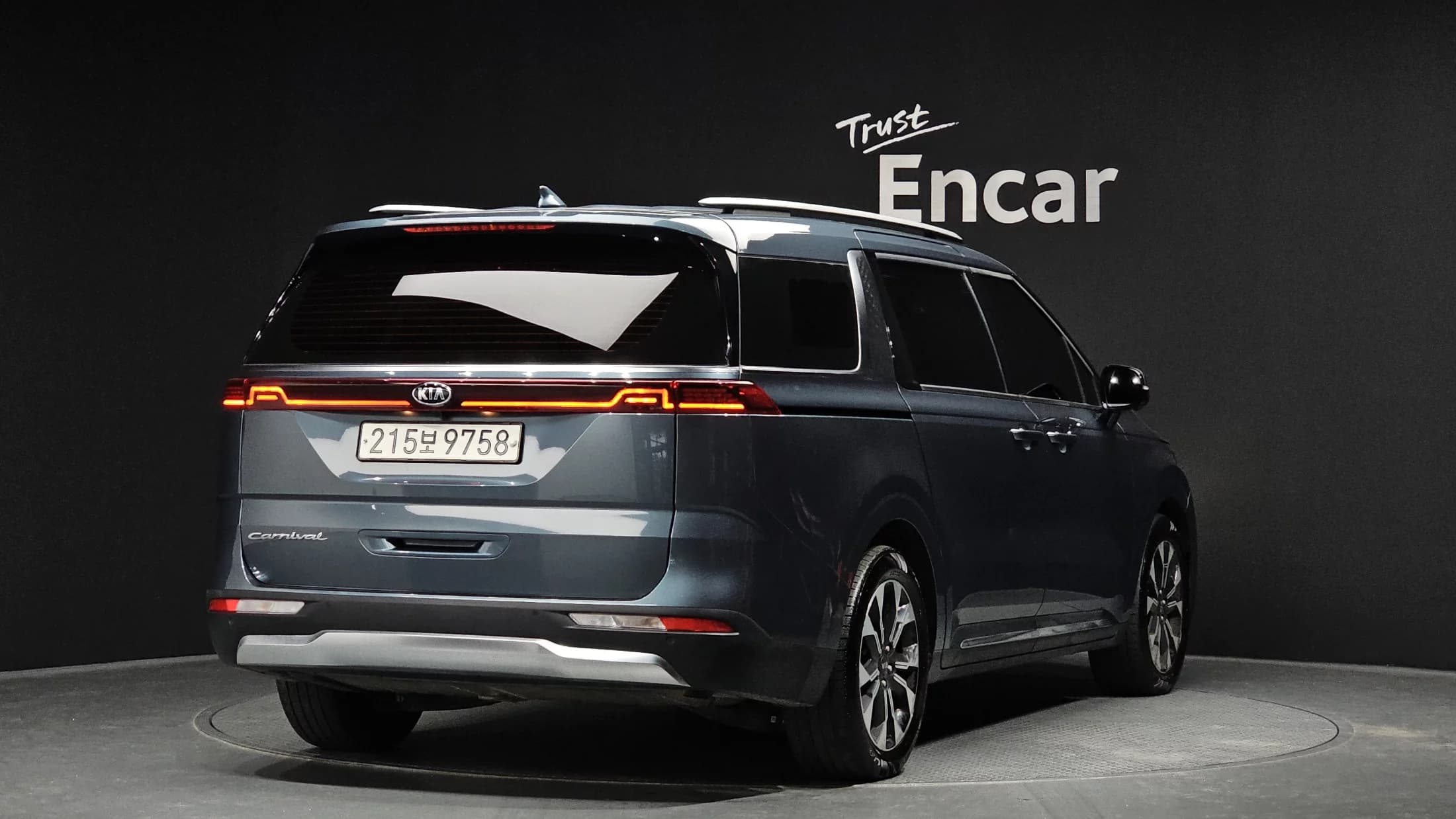 Kia Carnival 9-Seater Signature, 2021 г. 74819 км. — фото 2
