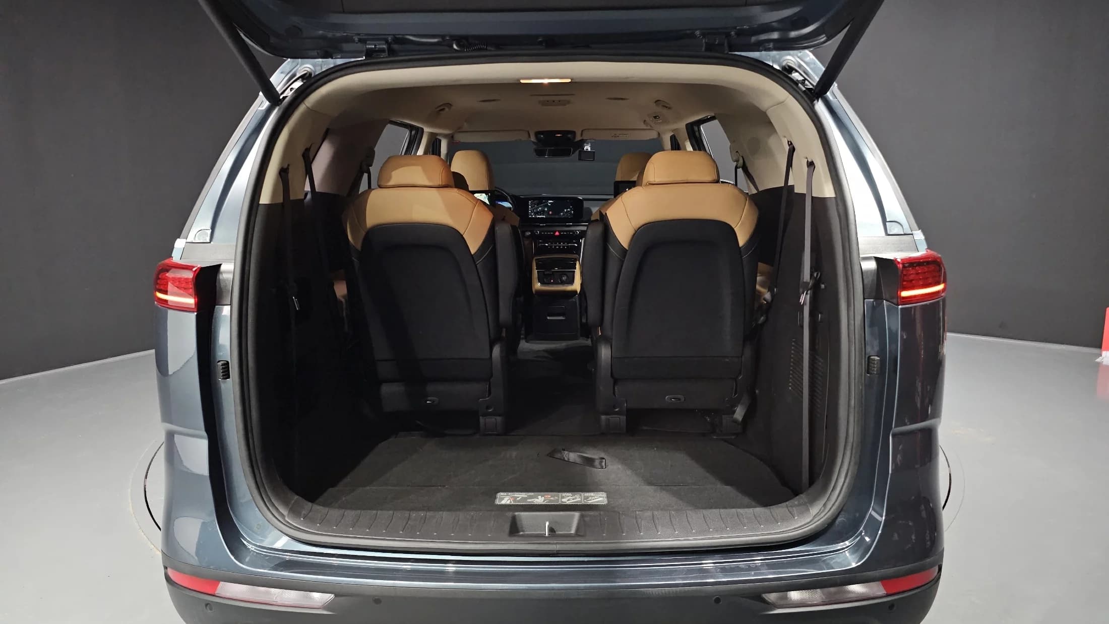 Kia Carnival 9-Seater Signature, 2021 г. 74819 км. — фото 20