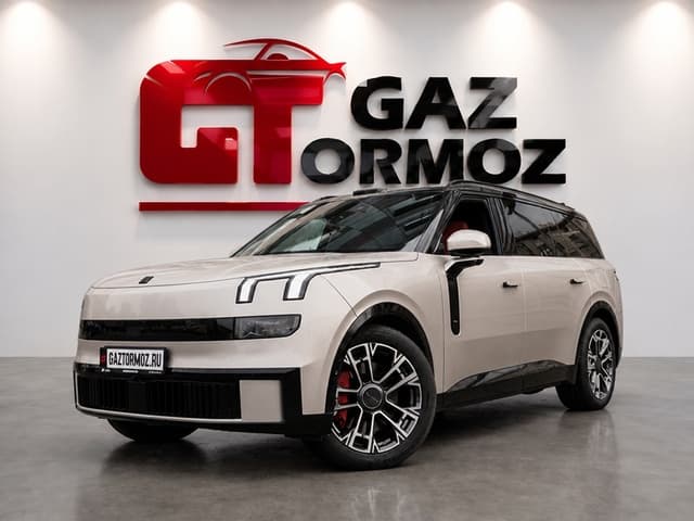 Lynk & Co 900