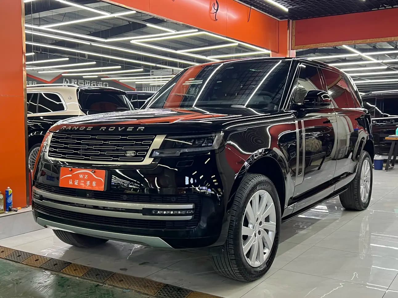 Land Rover Range rover 2024 г. 60054 км.