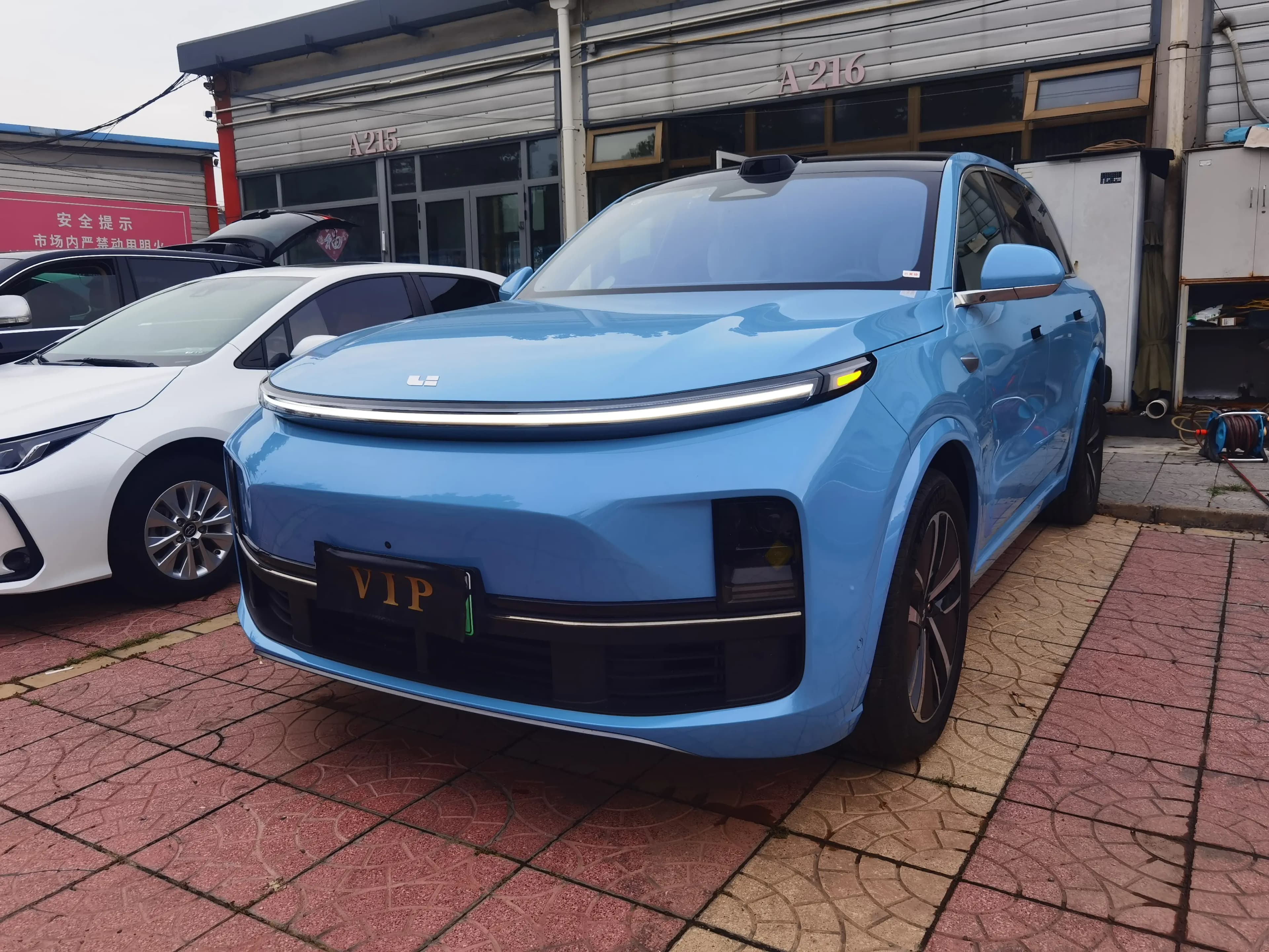 Lixiang L8 2024 г. 16038 км.