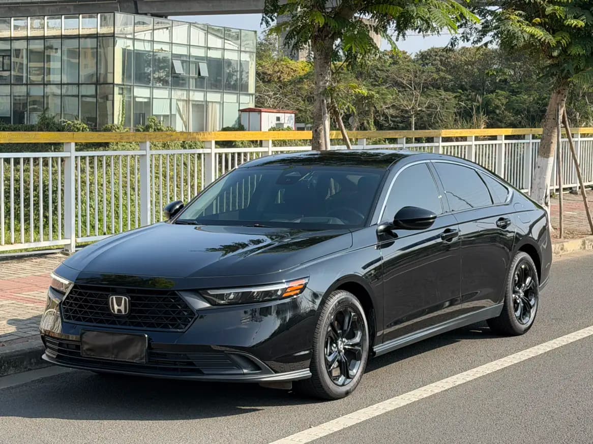 Honda Accord 2025 г. 18000 км.