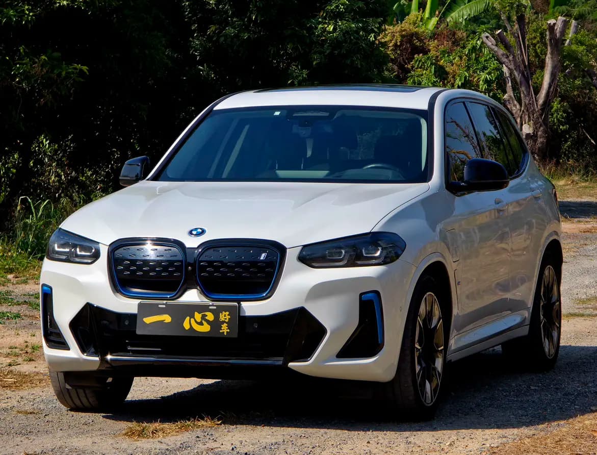 BMW iX3 2021 г. 60021 км.