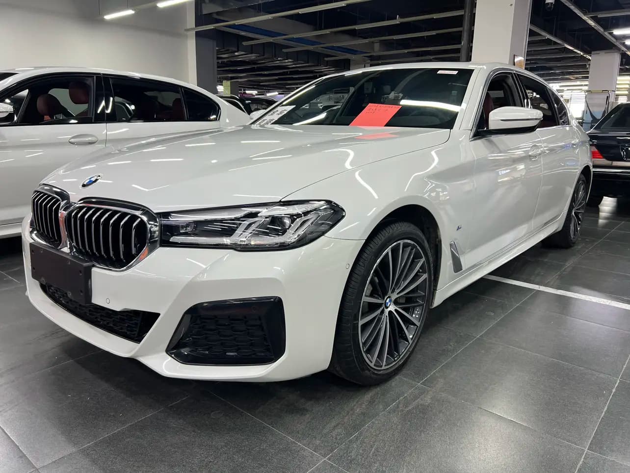 BMW 5 Series 2023 г. 43110 км.