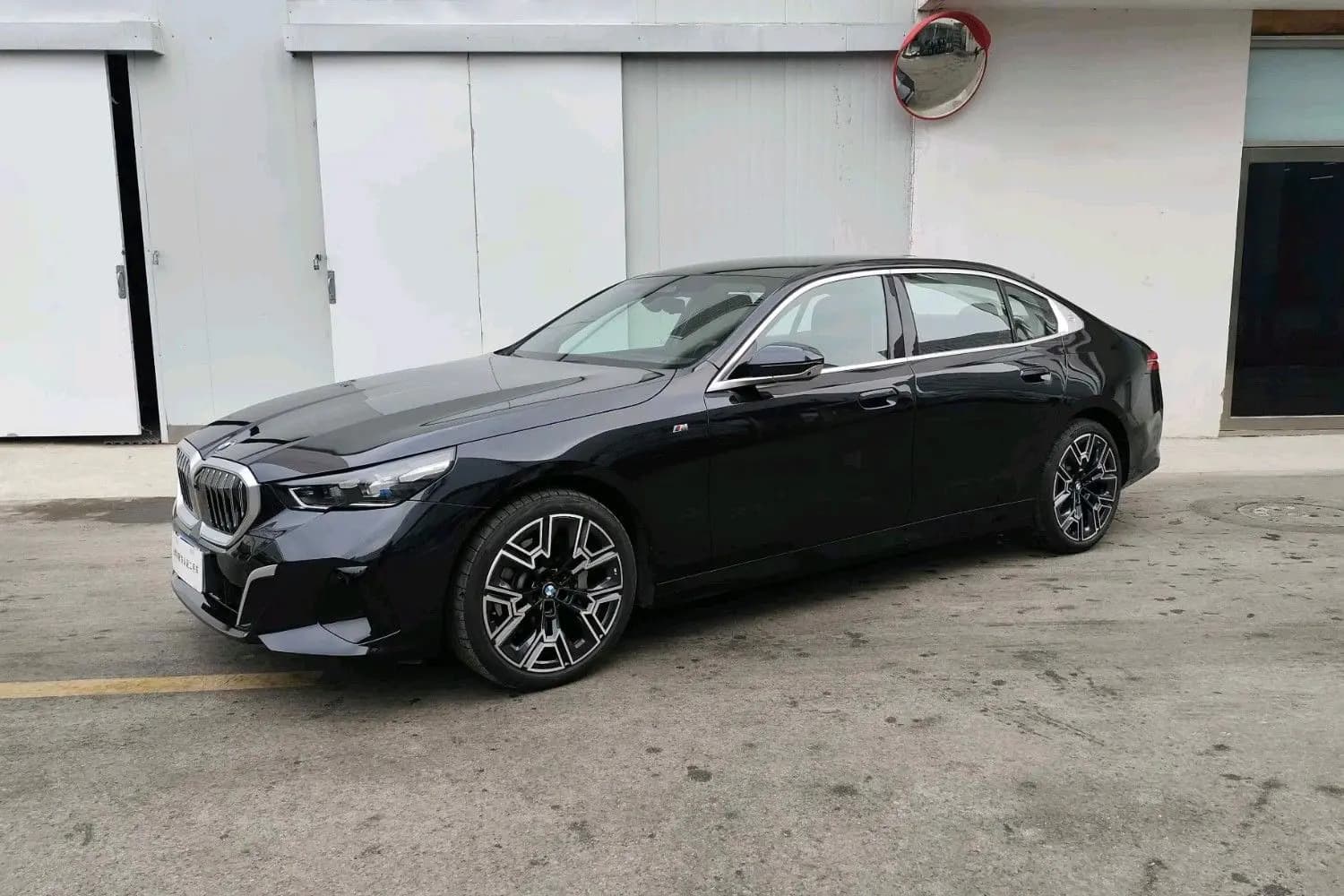 BMW 5 Series 2025 г. 20108 км.