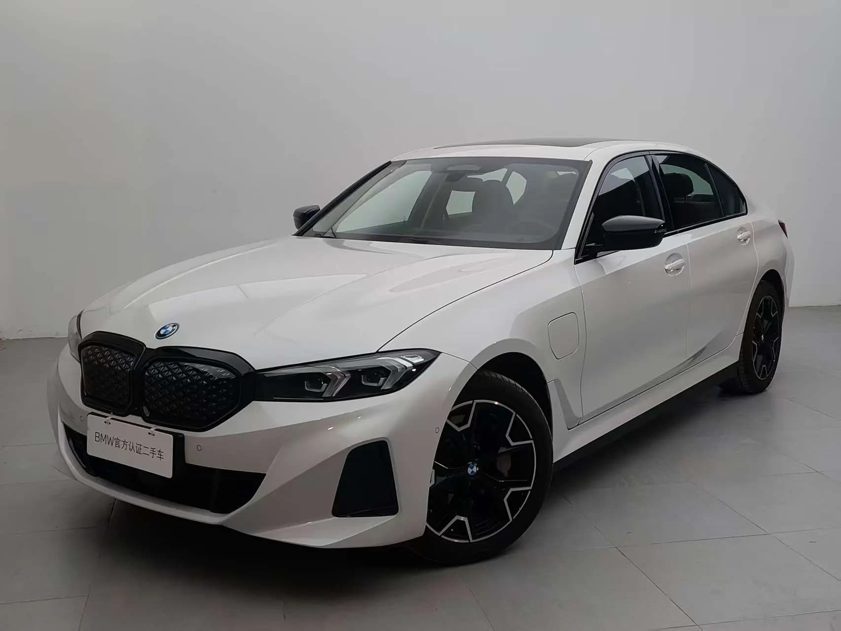 BMW i3 2024 г. 3138 км.