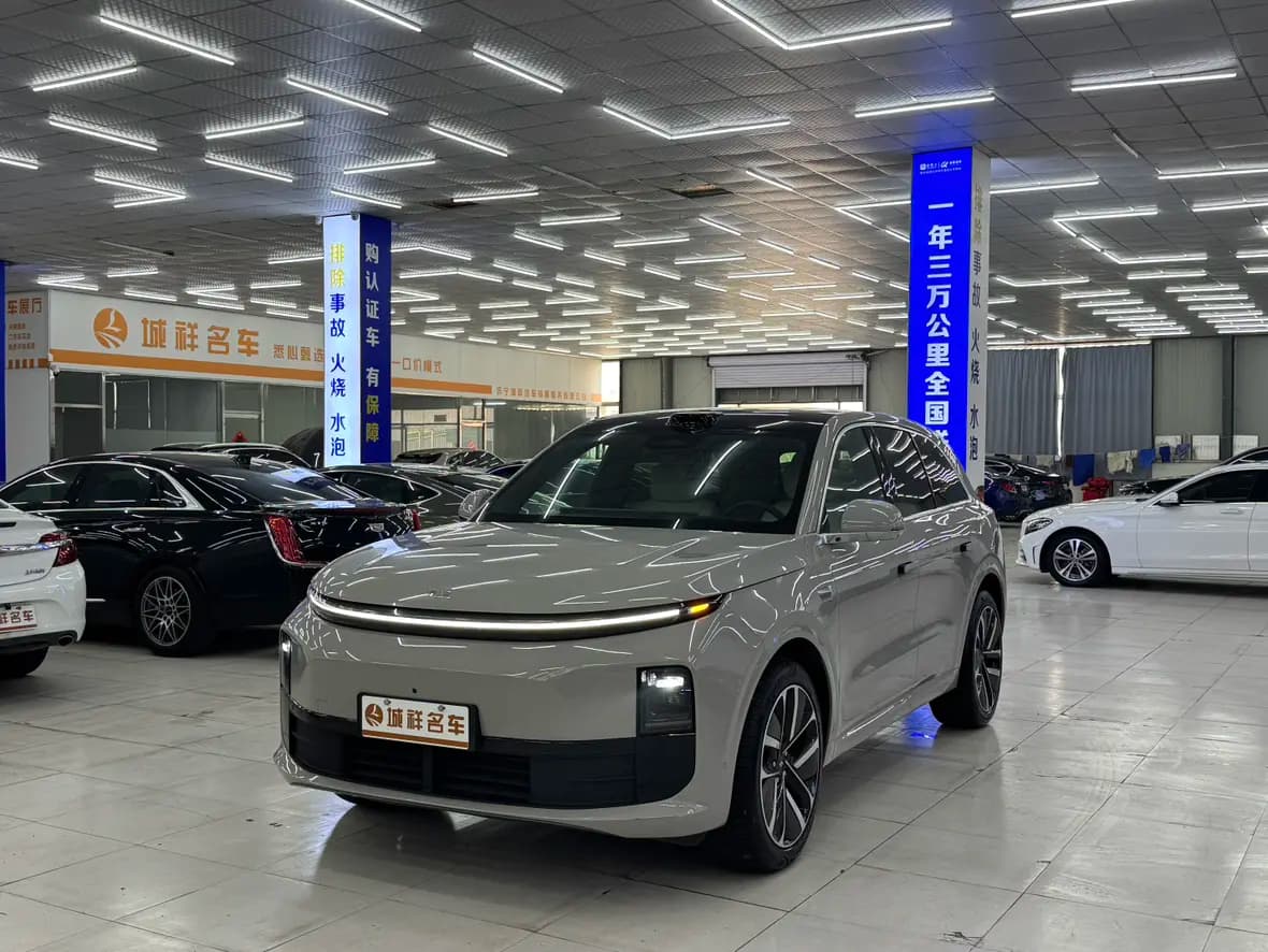 Lixiang L6 2024 г. 27054 км.