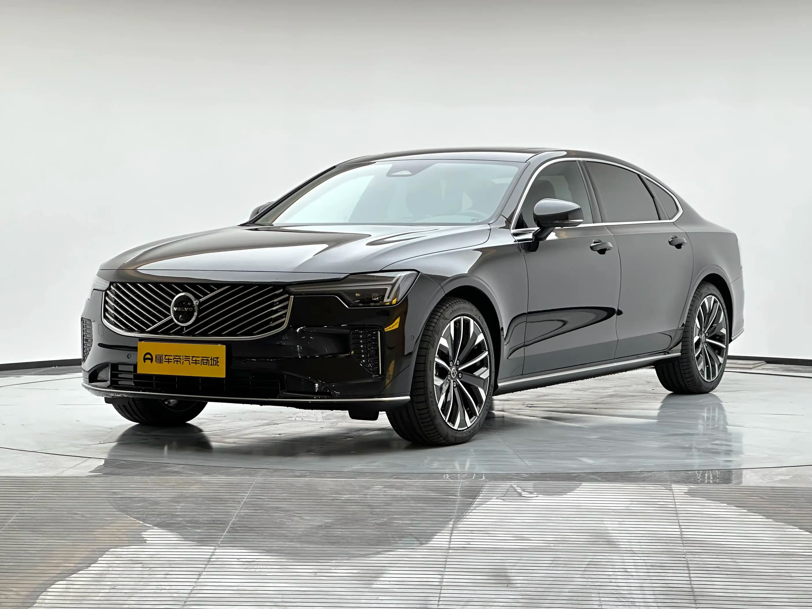 Volvo S60 2.0 B5 4WD AT (250 л.с.) 2025 г. 101 км