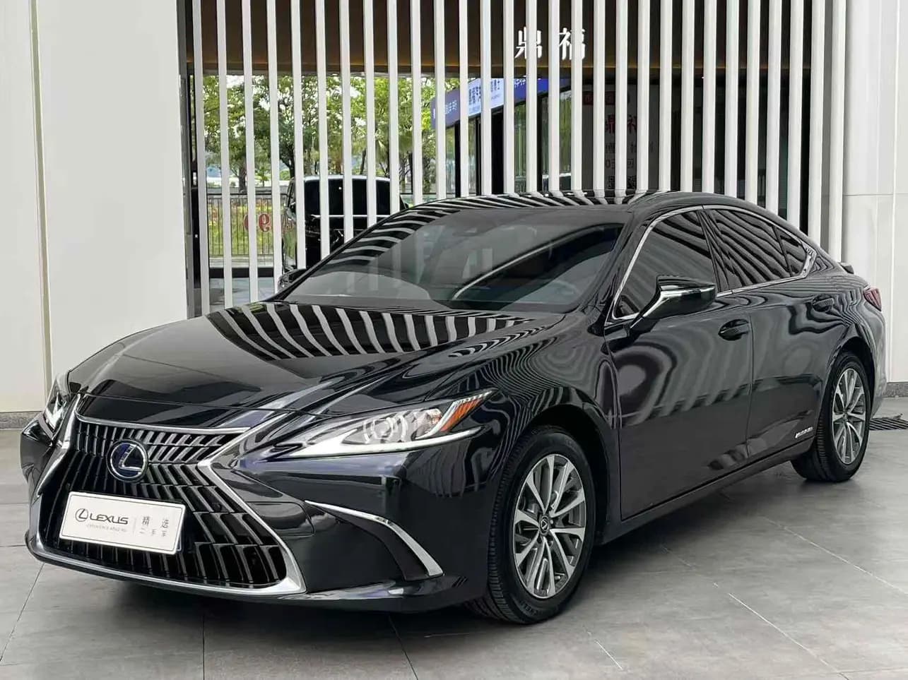 Lexus ES 2022 г. 51015 км.