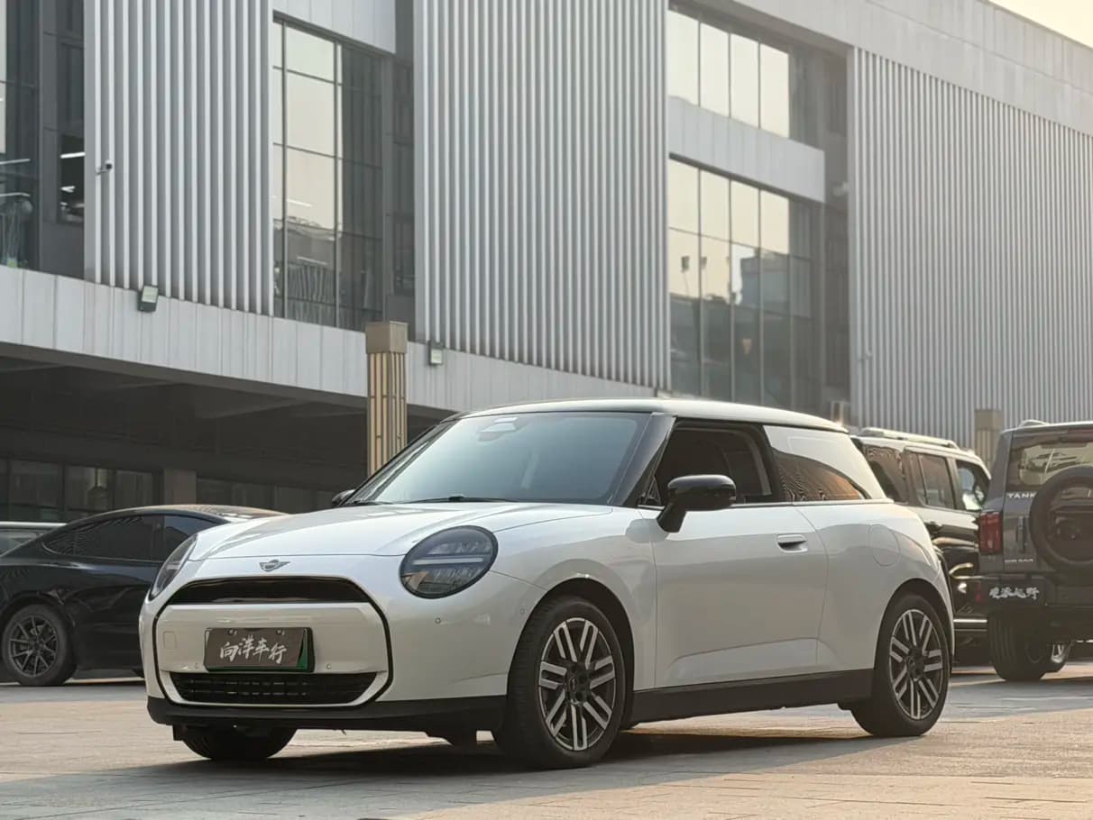 MINI ELECTRIC COOPER 2025 г. 11071 км.