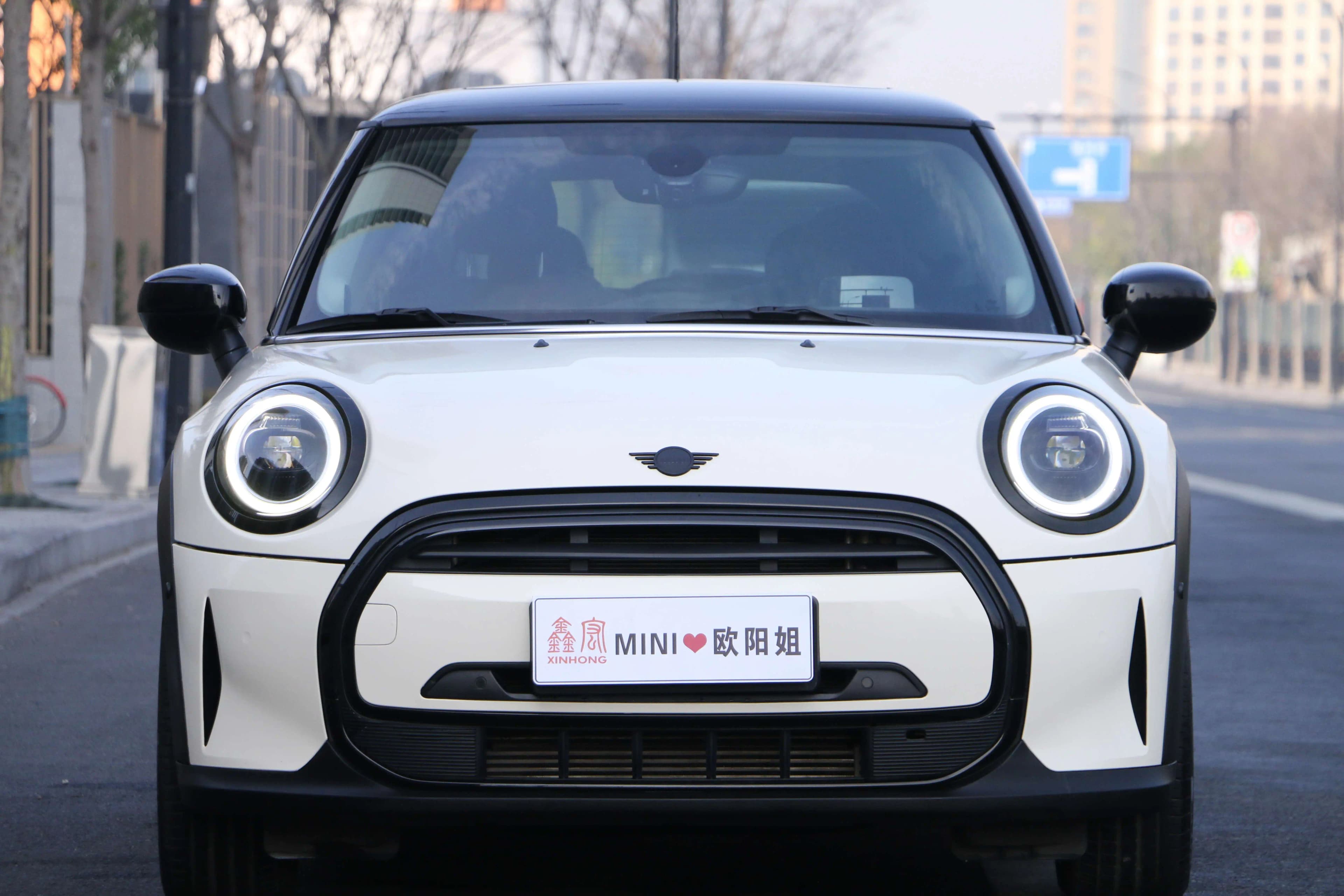 MINI 2023 г. 22140 км.