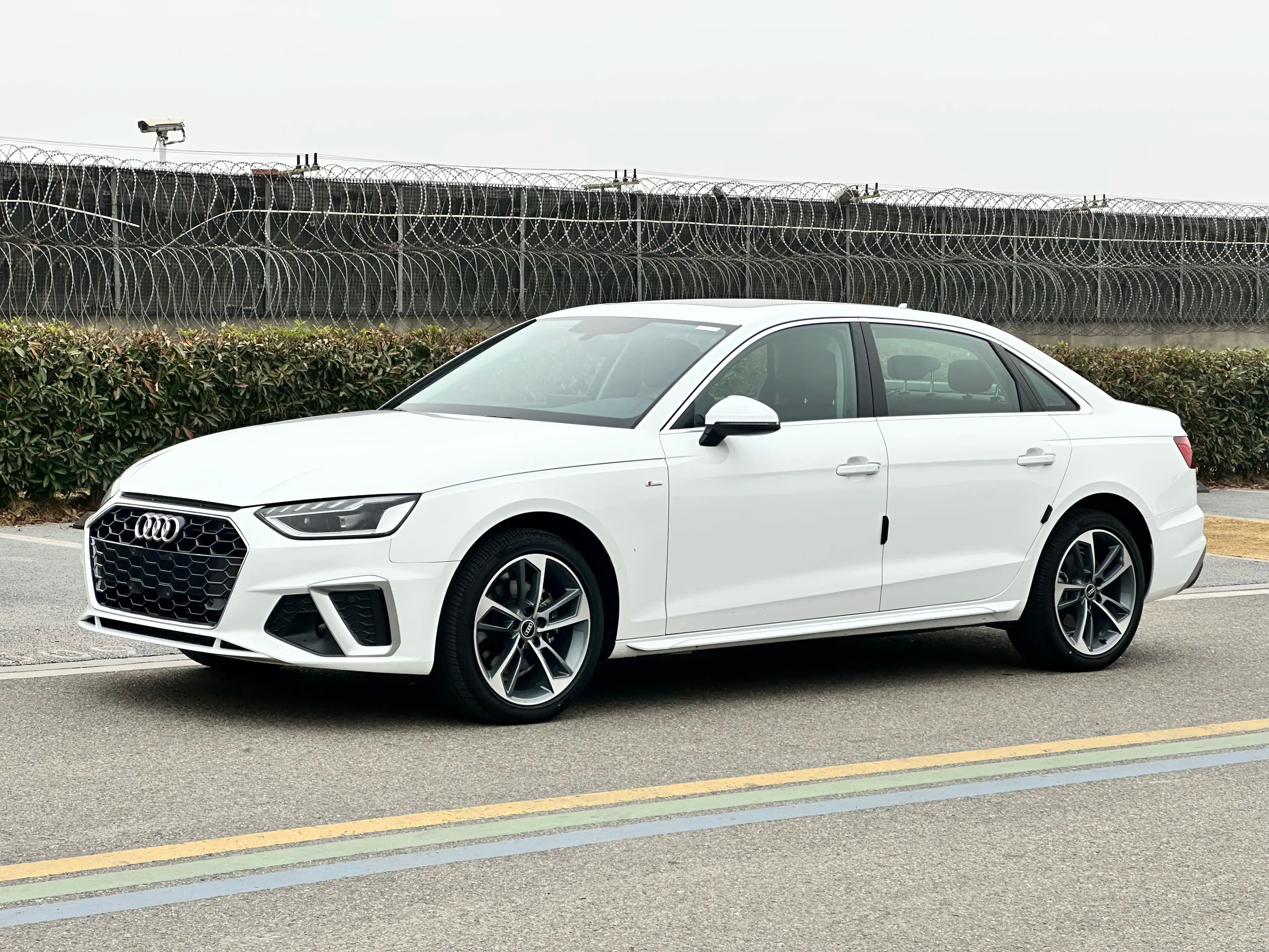 Audi A4L 2023 г. 22116 км.