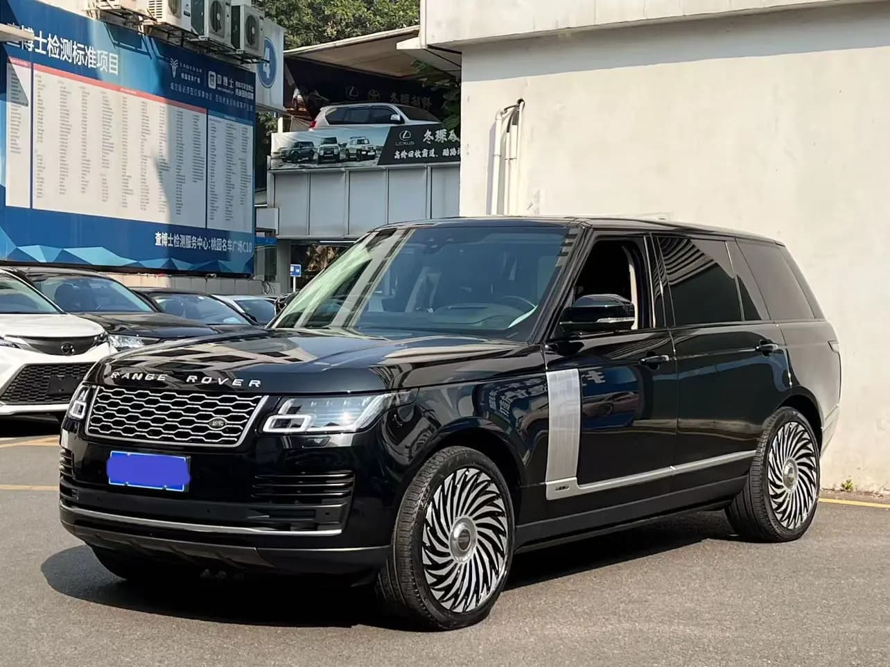 Land Rover Range rover 2022 г. 44081 км.