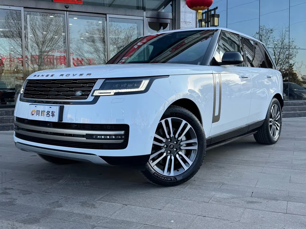 Land Rover Range rover 2023 г. 40028 км.