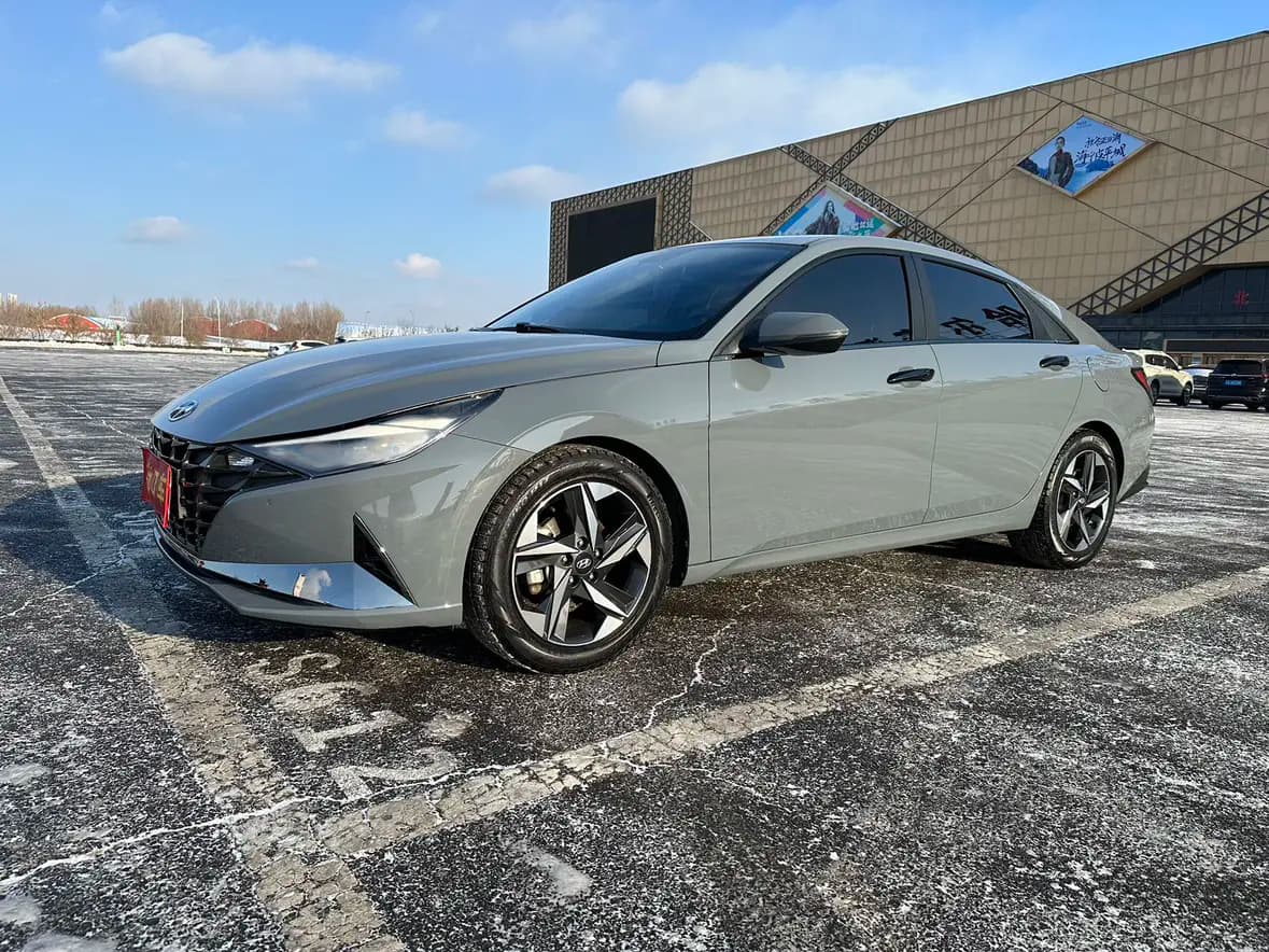 Hyundai Elantra 2022 г. 28001 км.