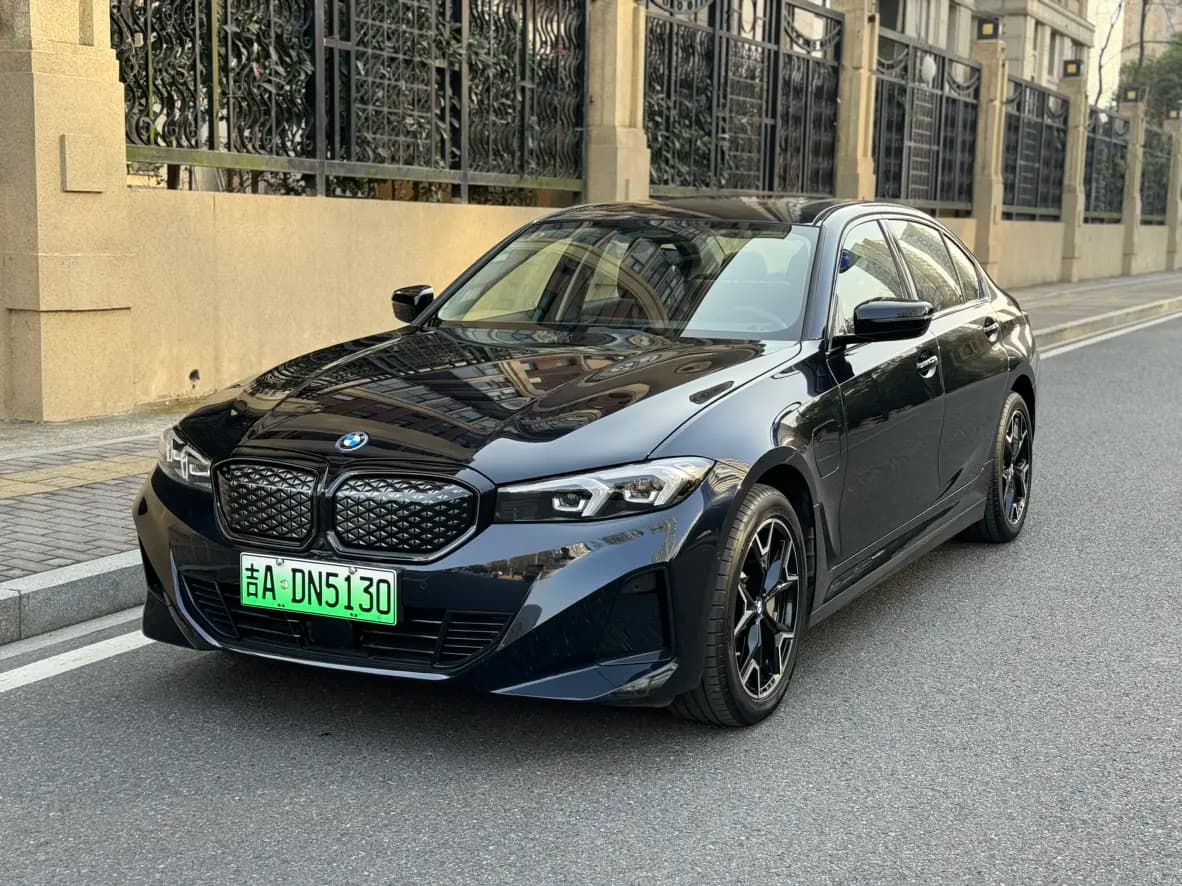 BMW i3 2024 г. 4014 км.