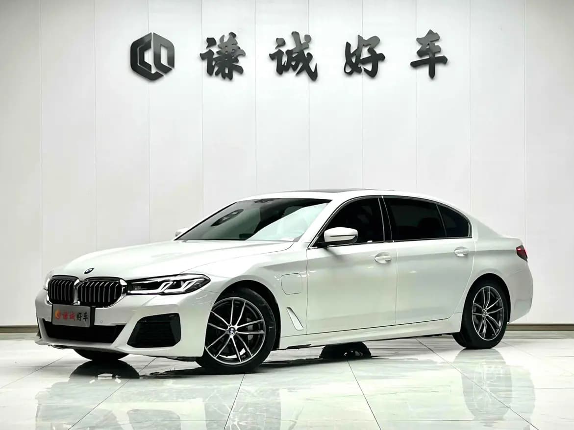 BMW 5 Series PHEV 2022 г. 72116 км.