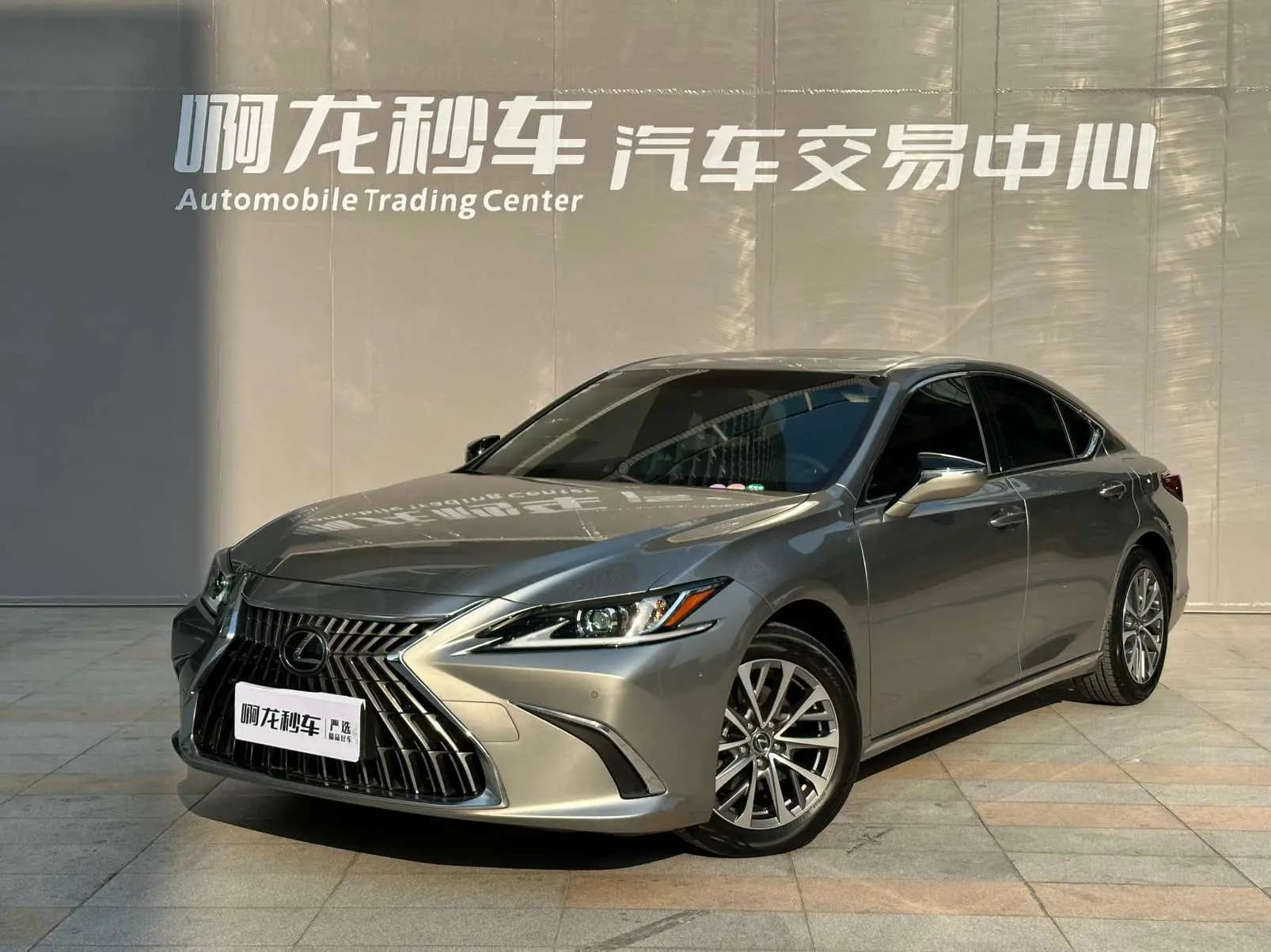 Lexus ES 2024 г. 8129 км.